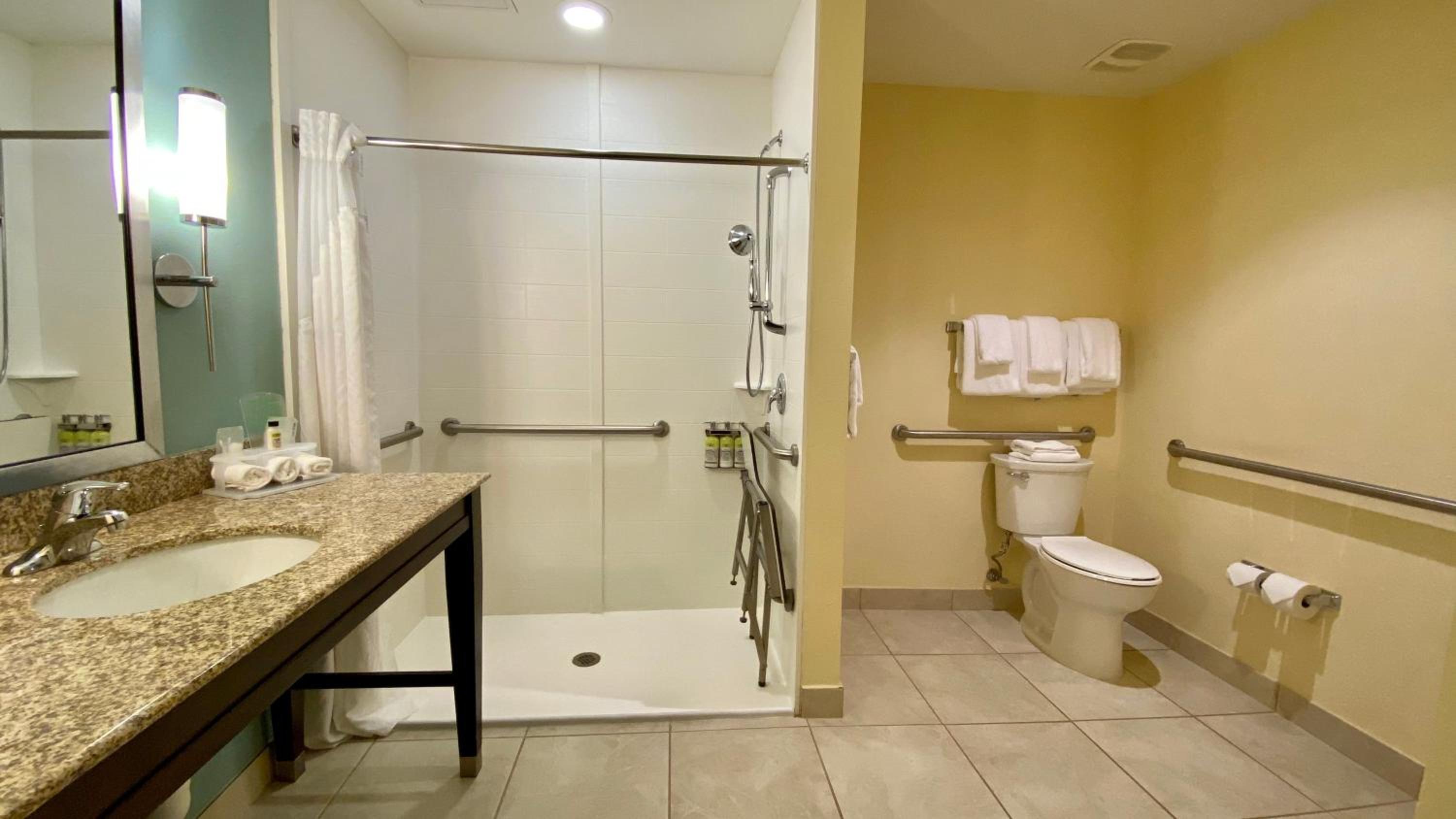 King Room - Mobility Access/Roll in Shower - Non-Smoking