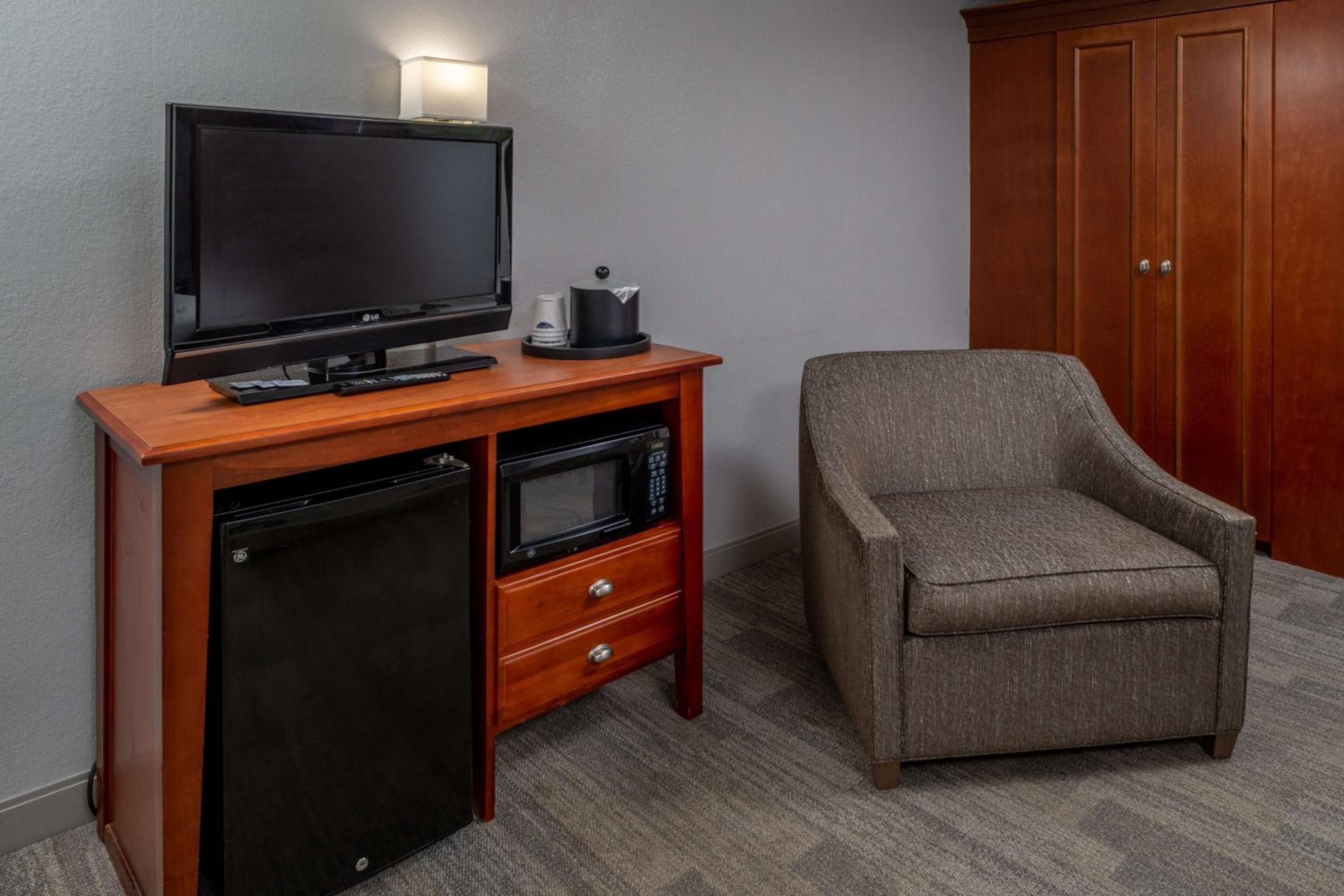 King Room with Sofa Bed and Study - Non-Smoking