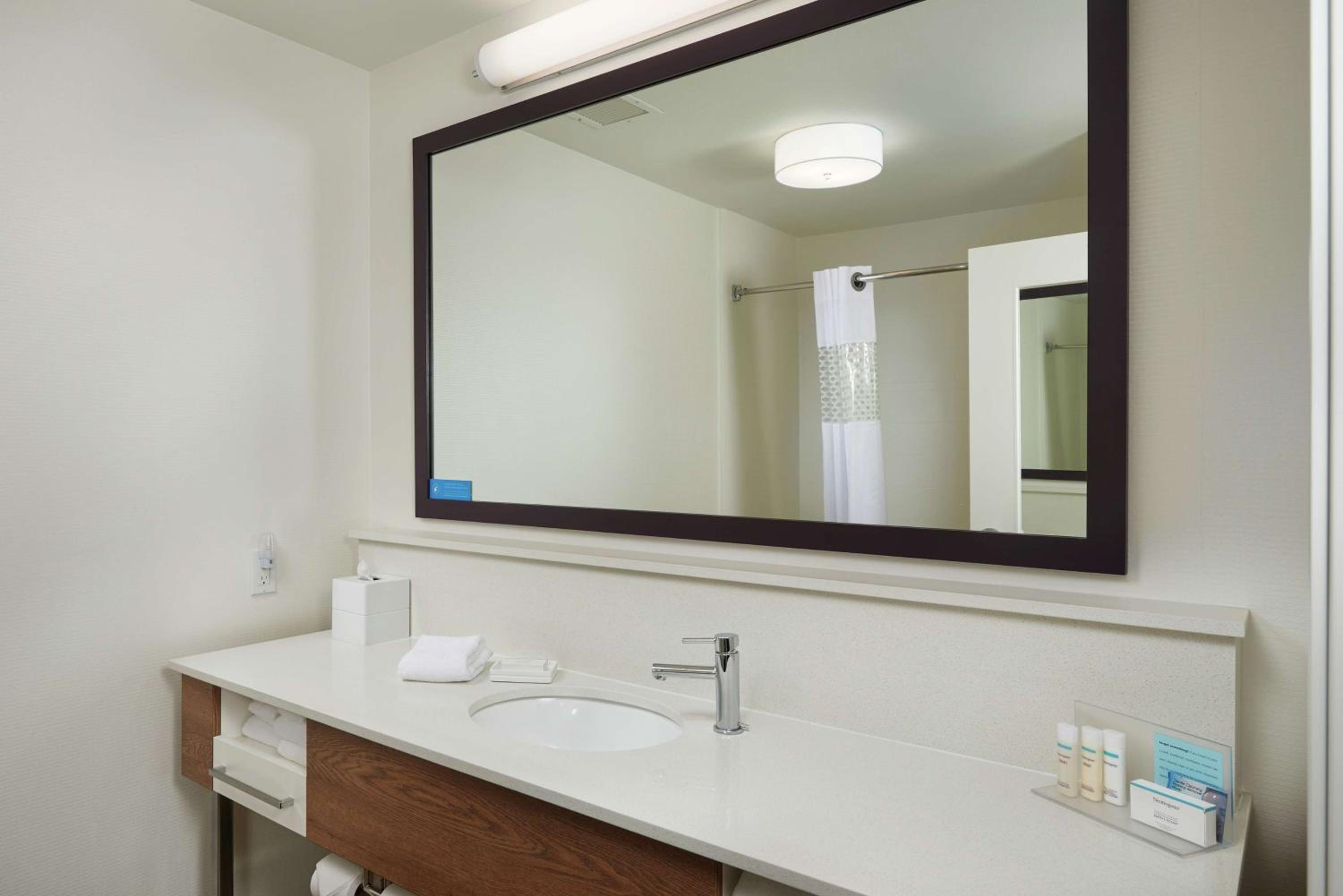 King Room with Sofa Bed - Non-Smoking