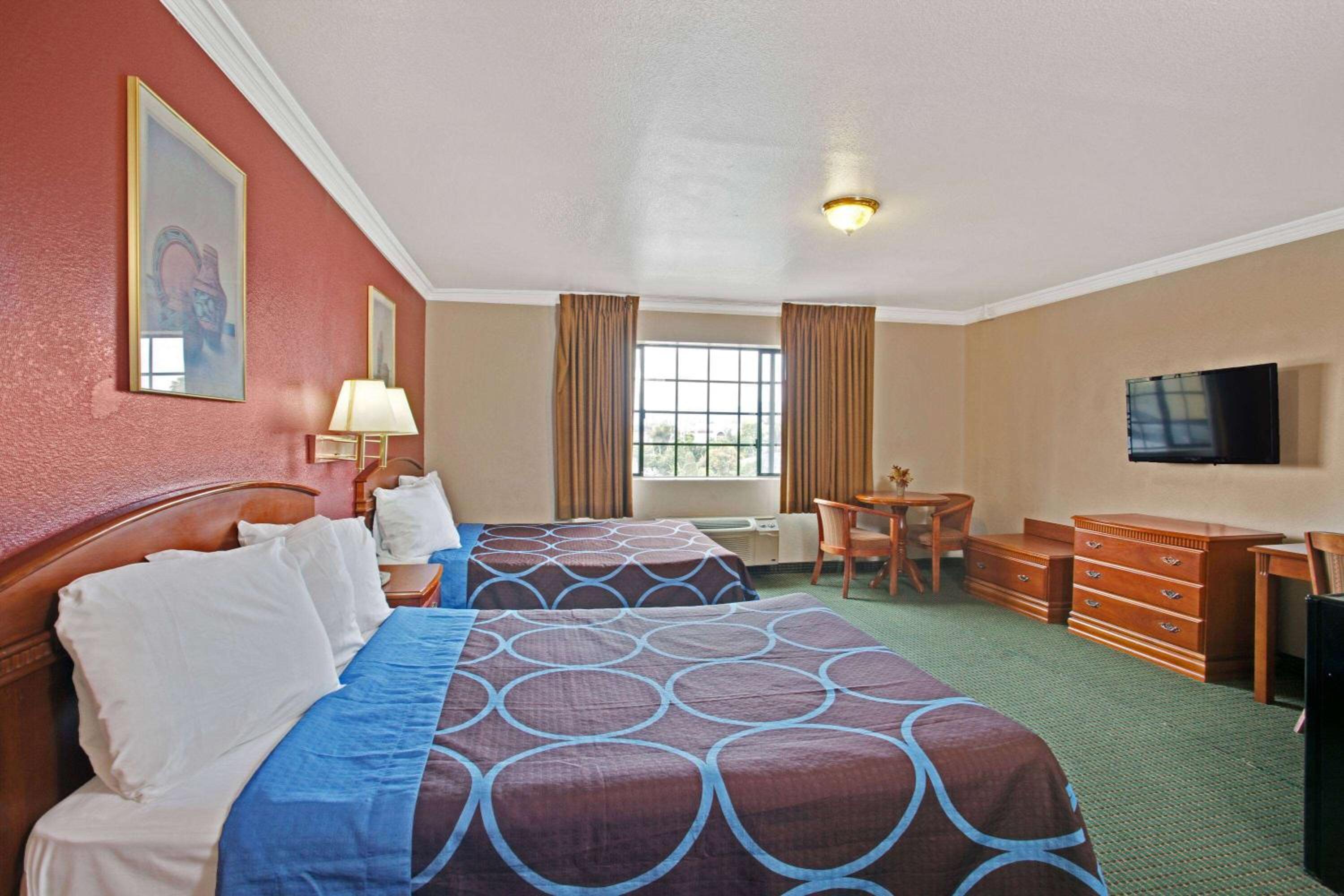 Queen Room with Two Queen Beds - Non-Smoking