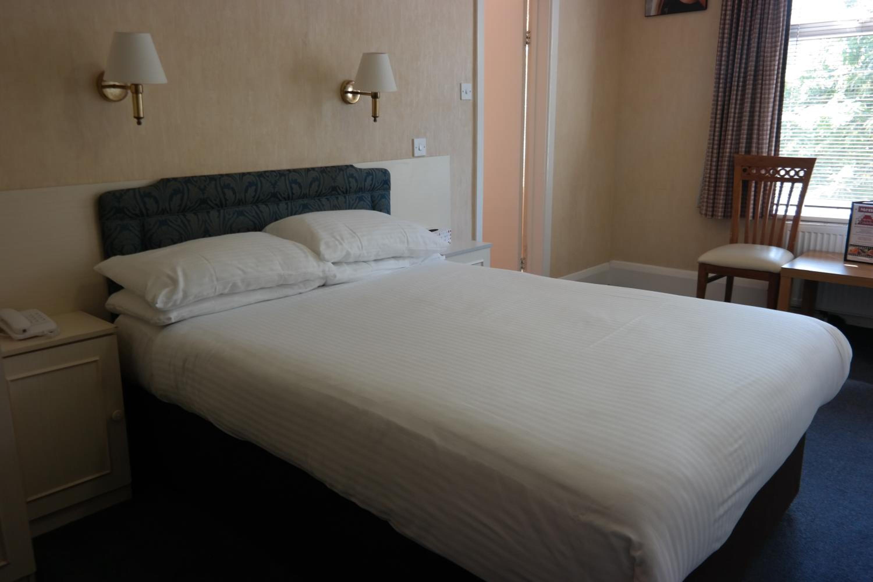 Family Room (2 Adults + 2 Children)