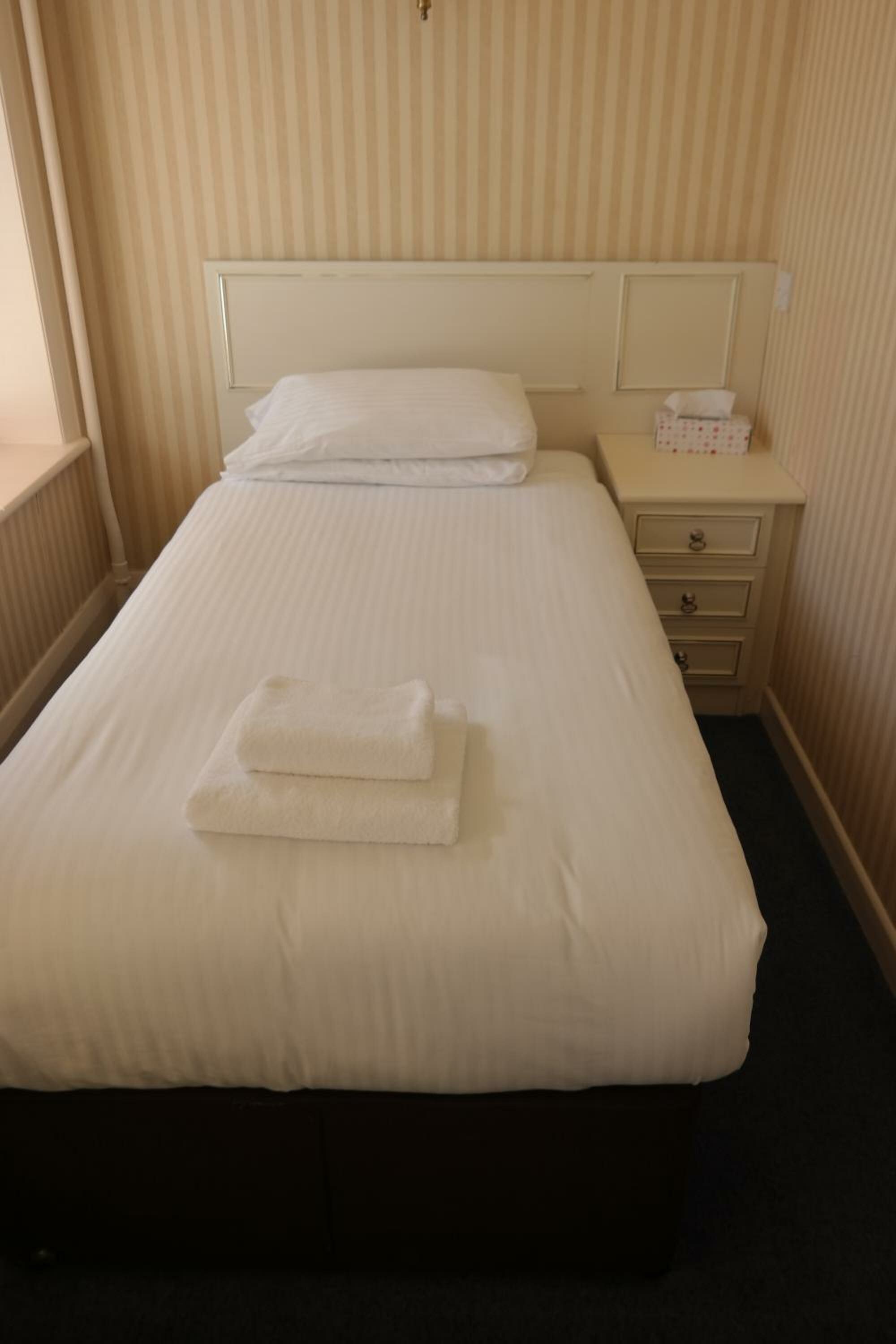 Family Room (2 Adults + 2 Children)