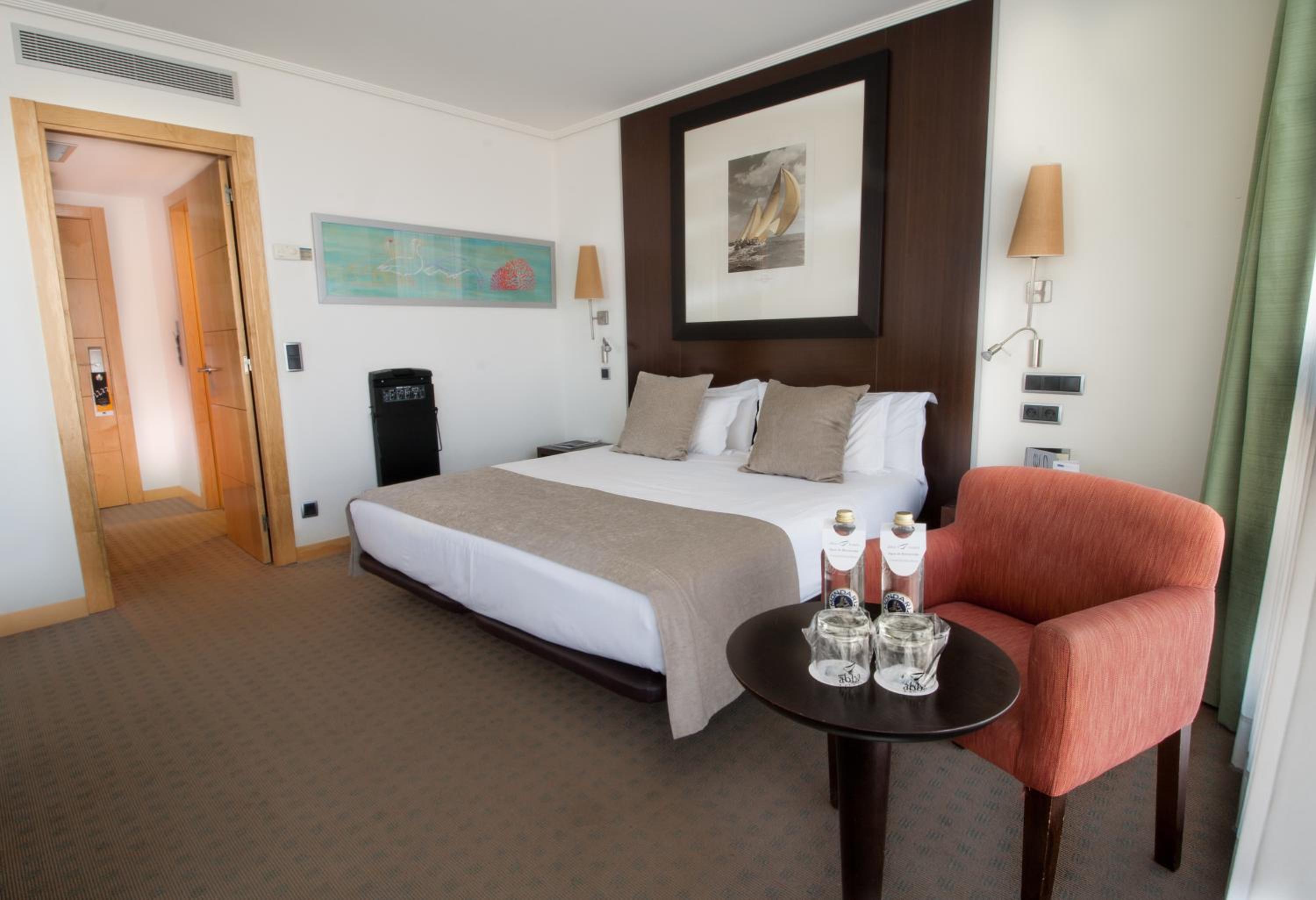 Family Room (2 Adults + 2 Children)