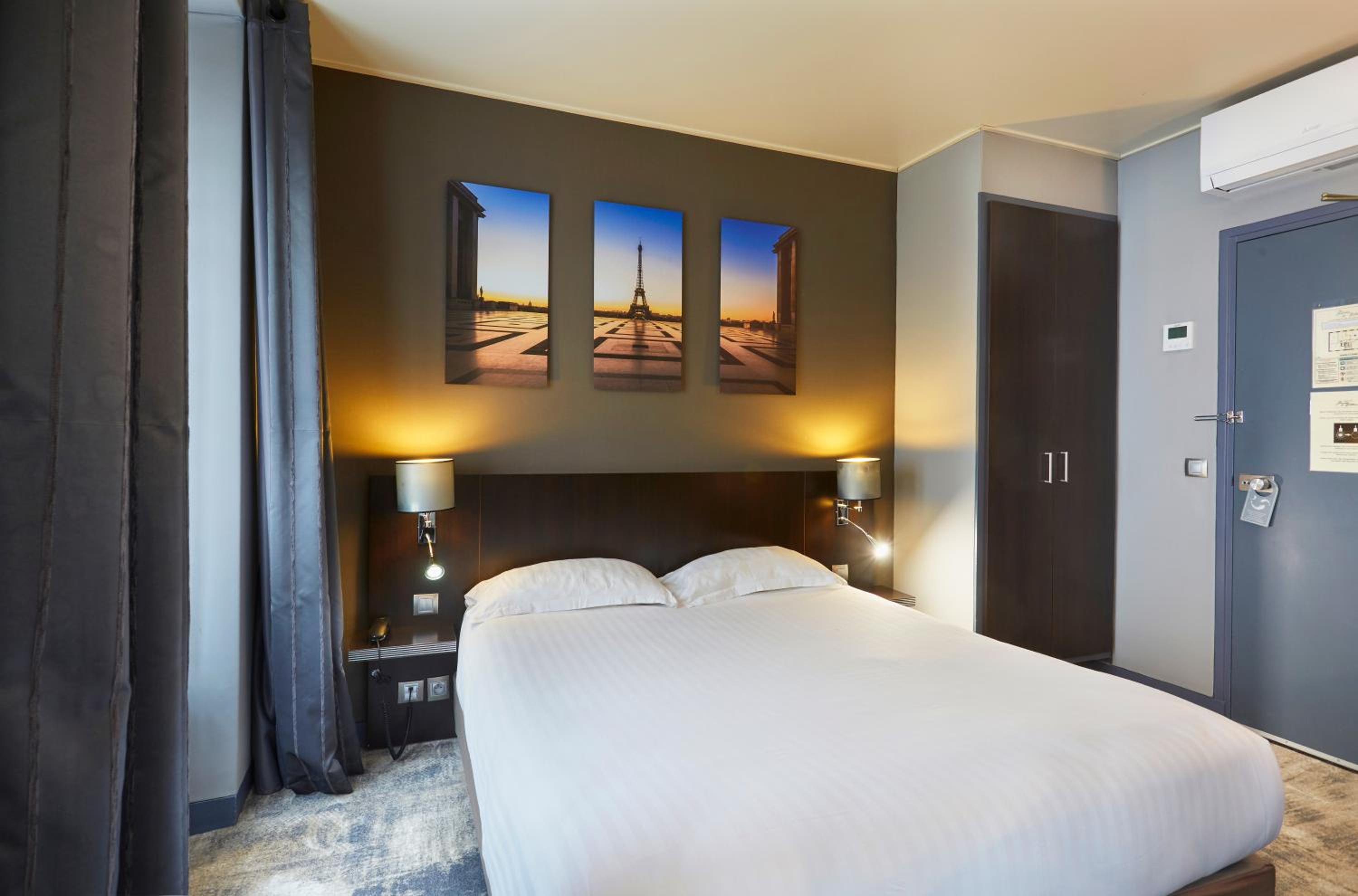 2 non-communicating Double Rooms