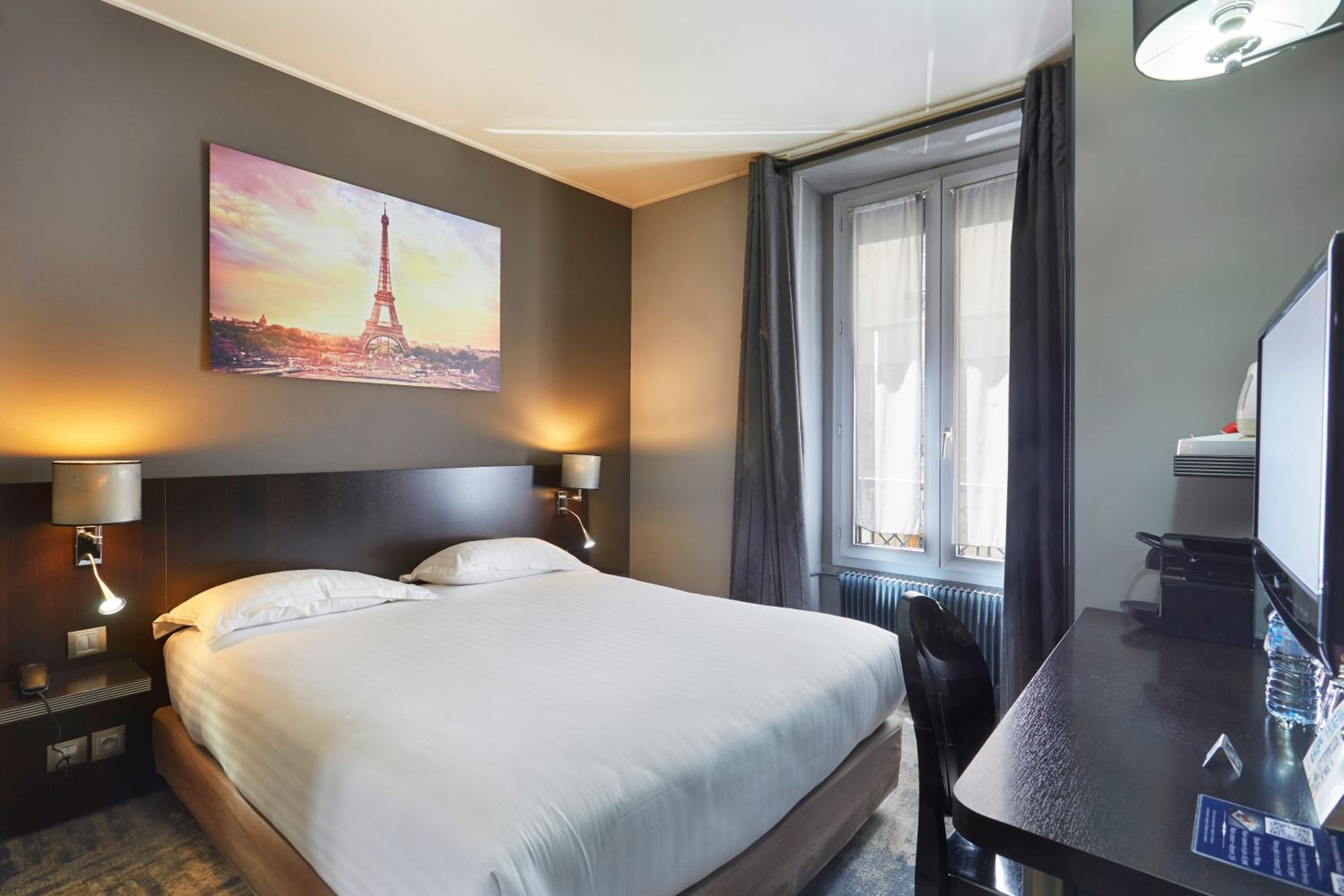 2 non-communicating Double Rooms