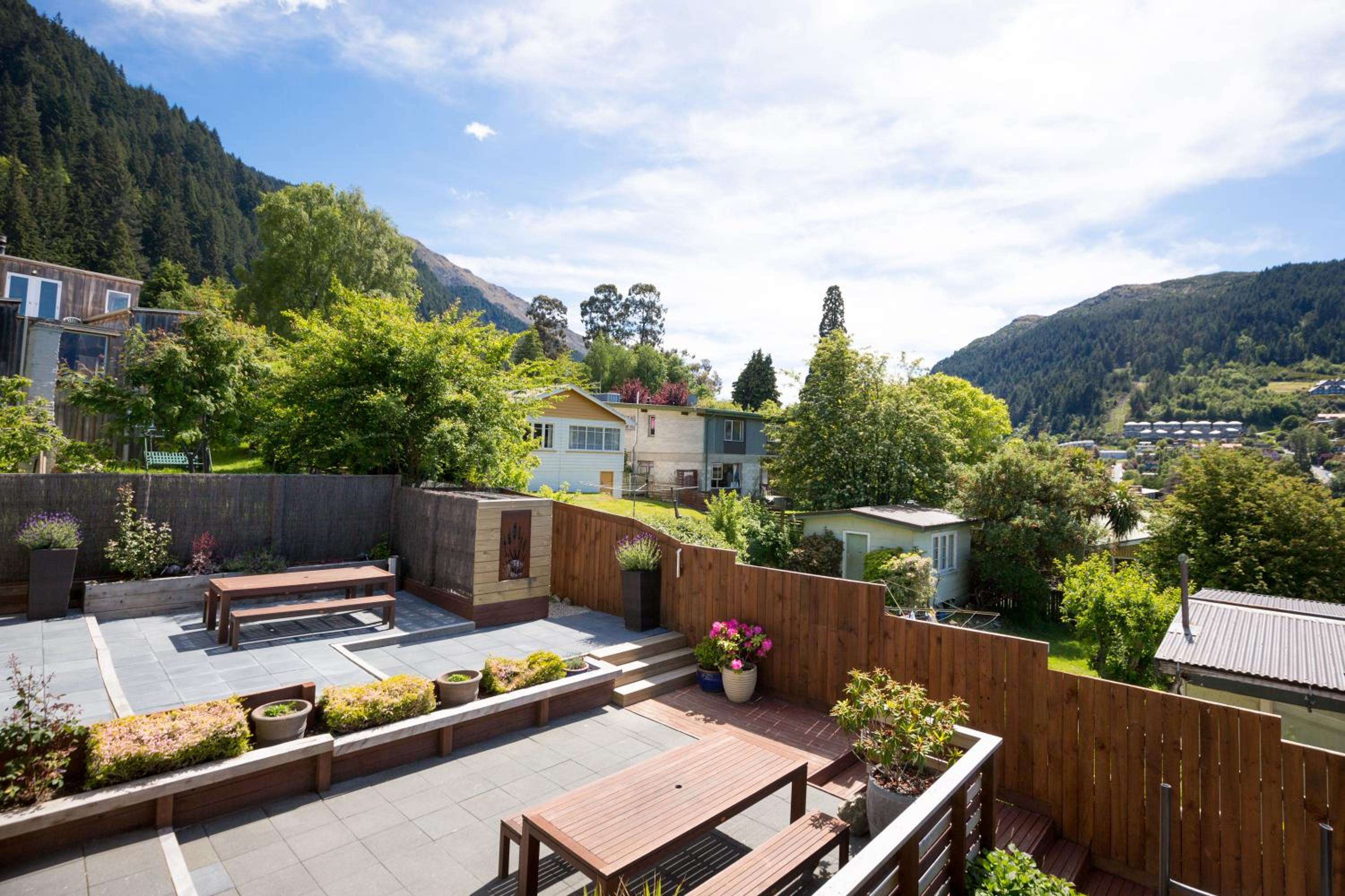 Apartment with Mountain View