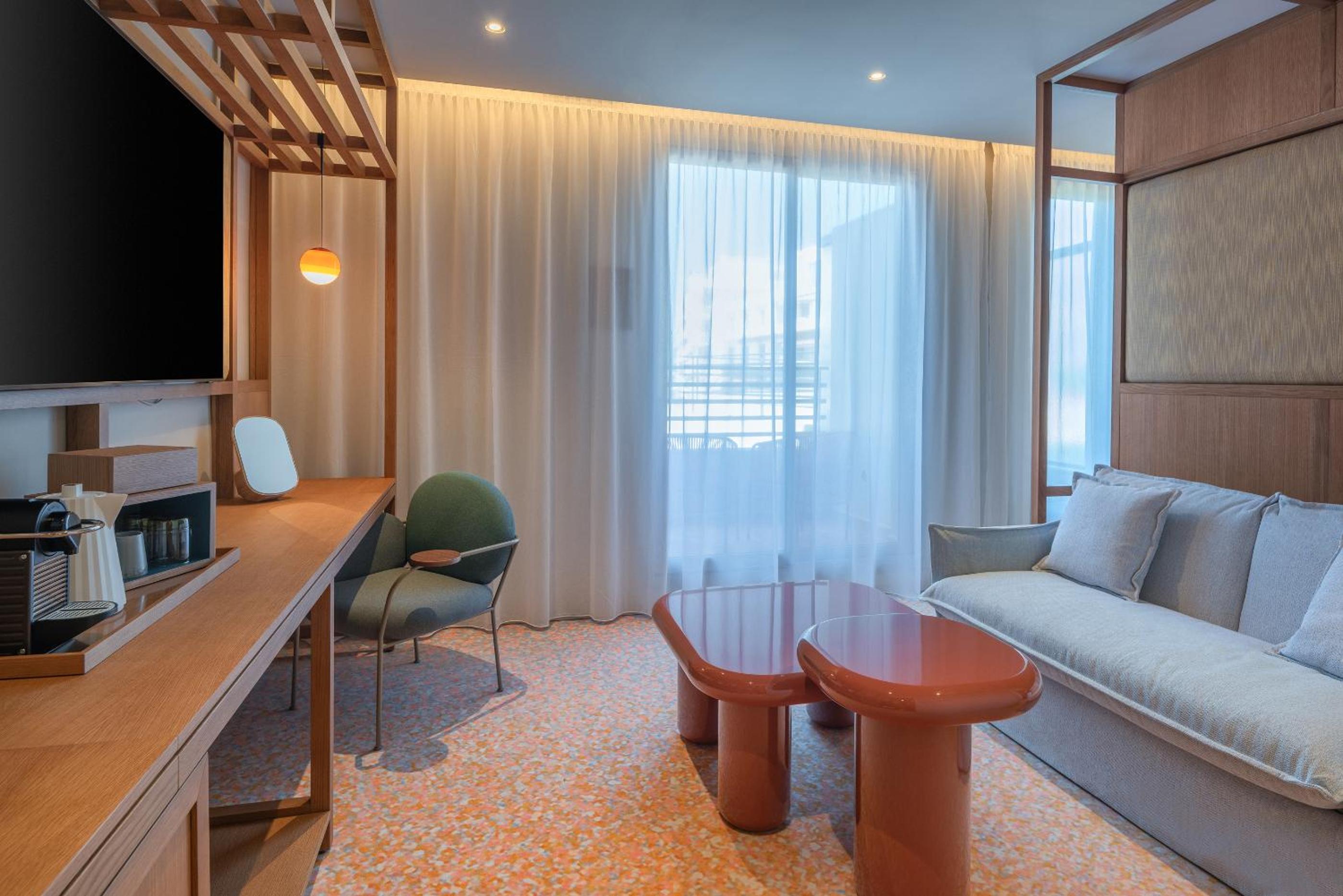 Junior King Suite with Partial Sea View