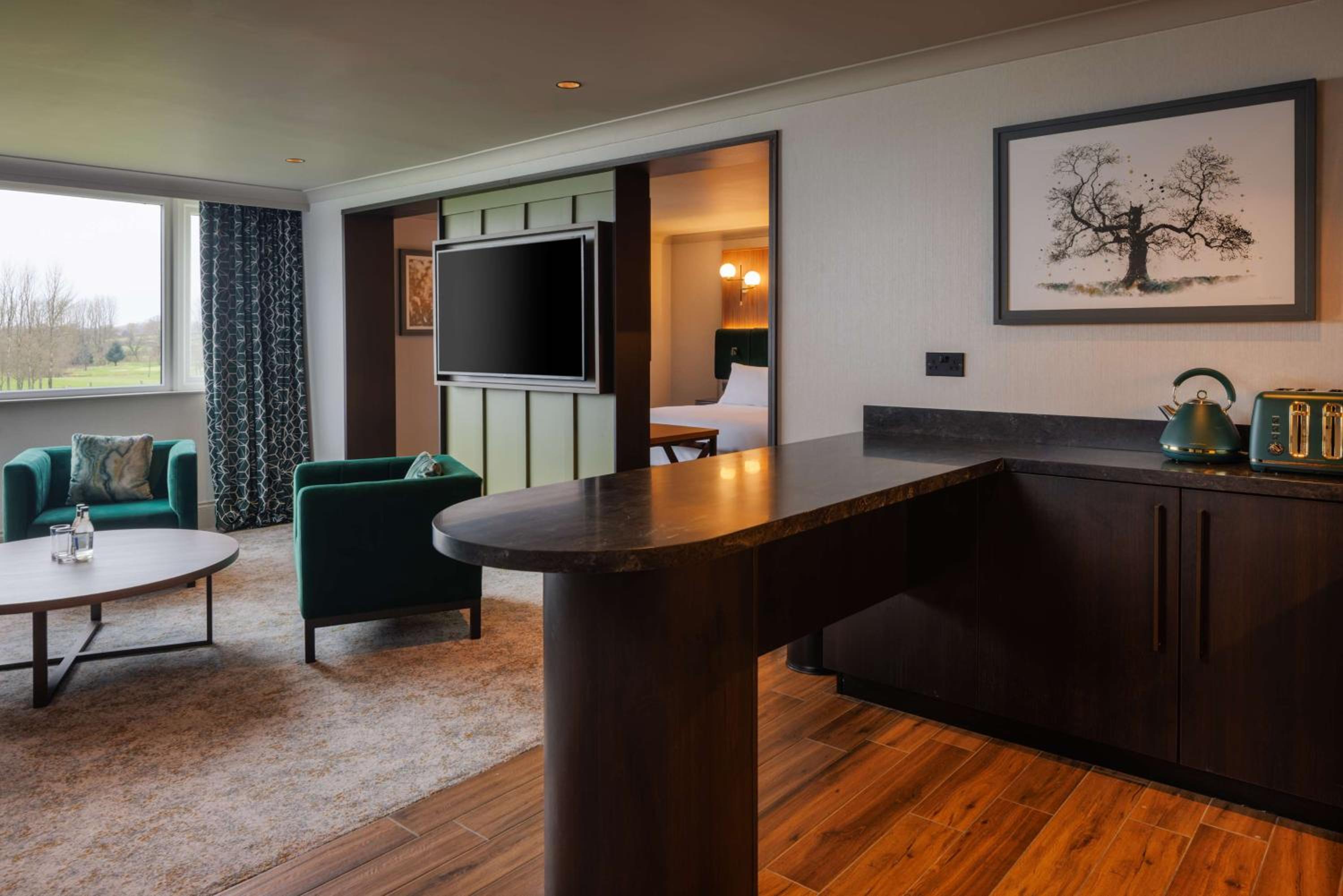 Deluxe Junior King Suite With Golf View