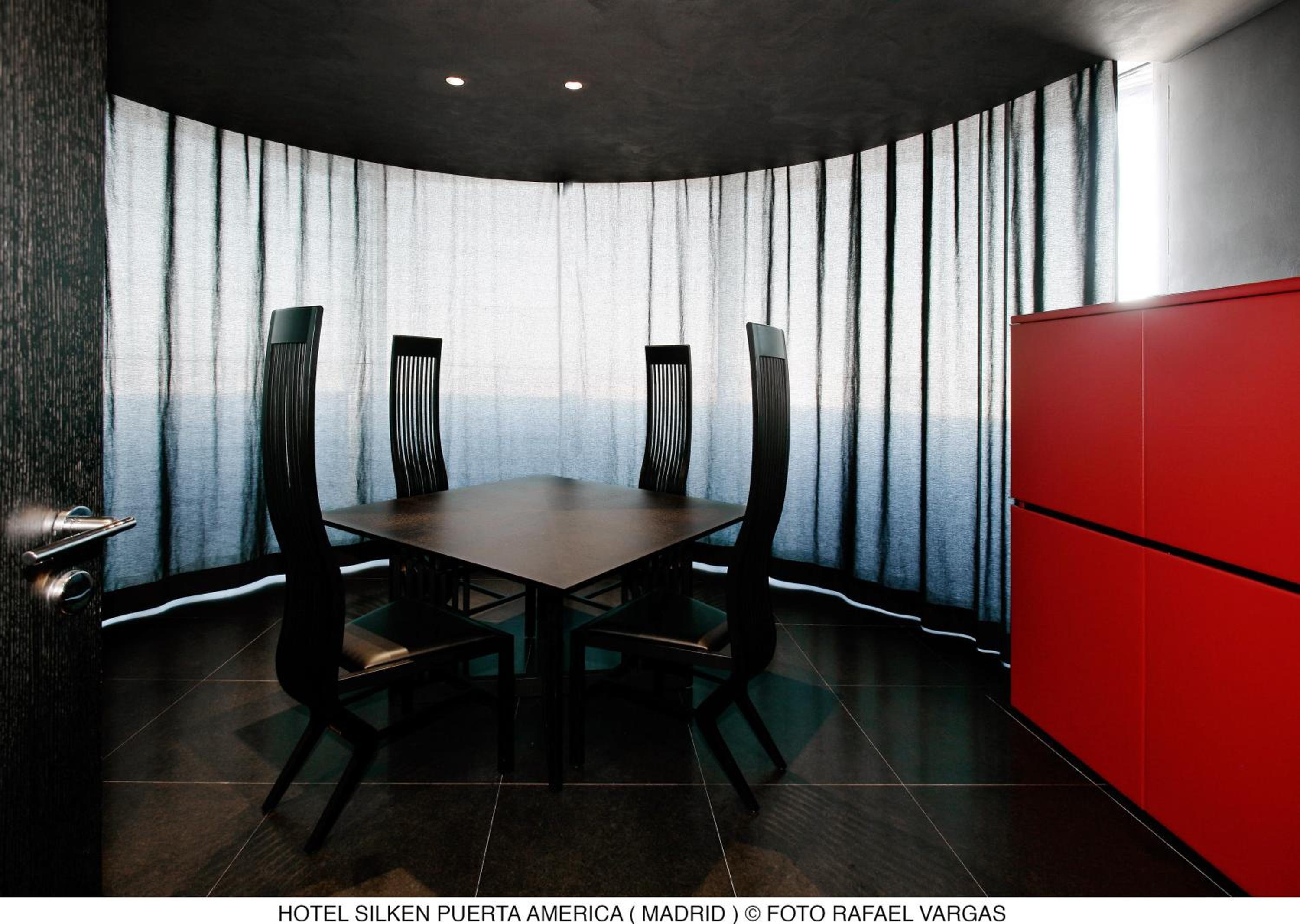 Junior Suite with Executive Lounge Access
