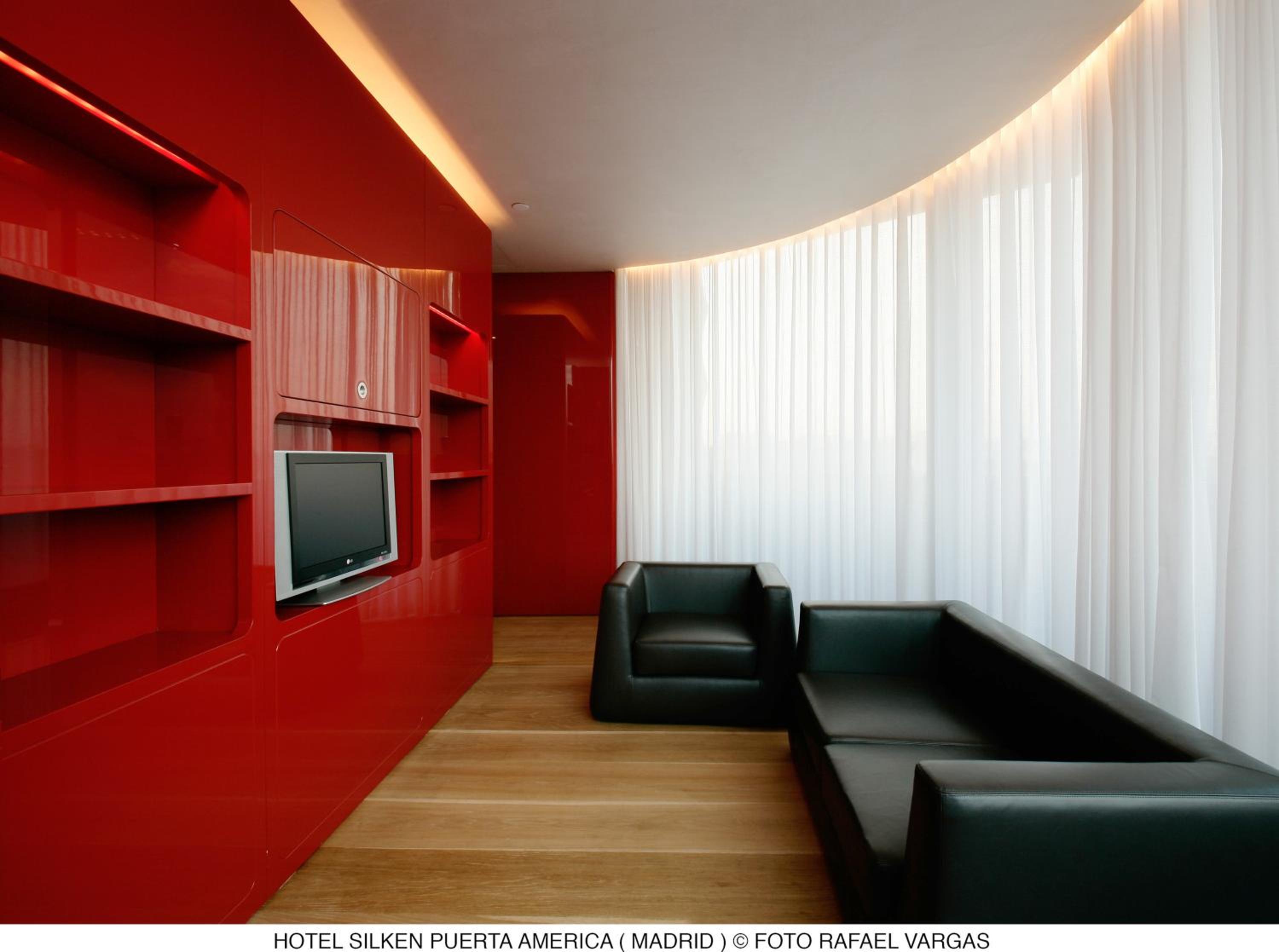 Junior Suite with Executive Lounge Access