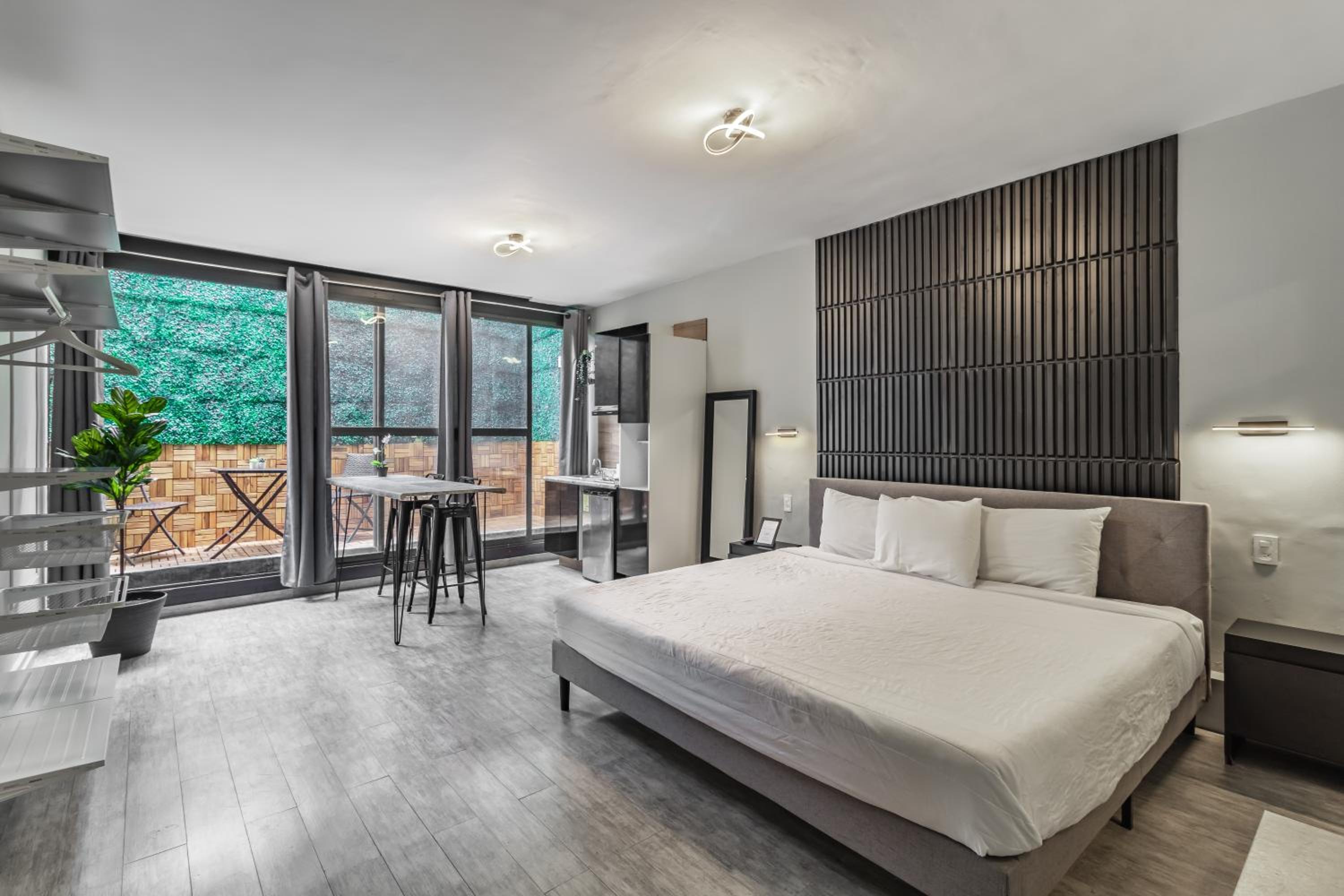 Superior King Suite