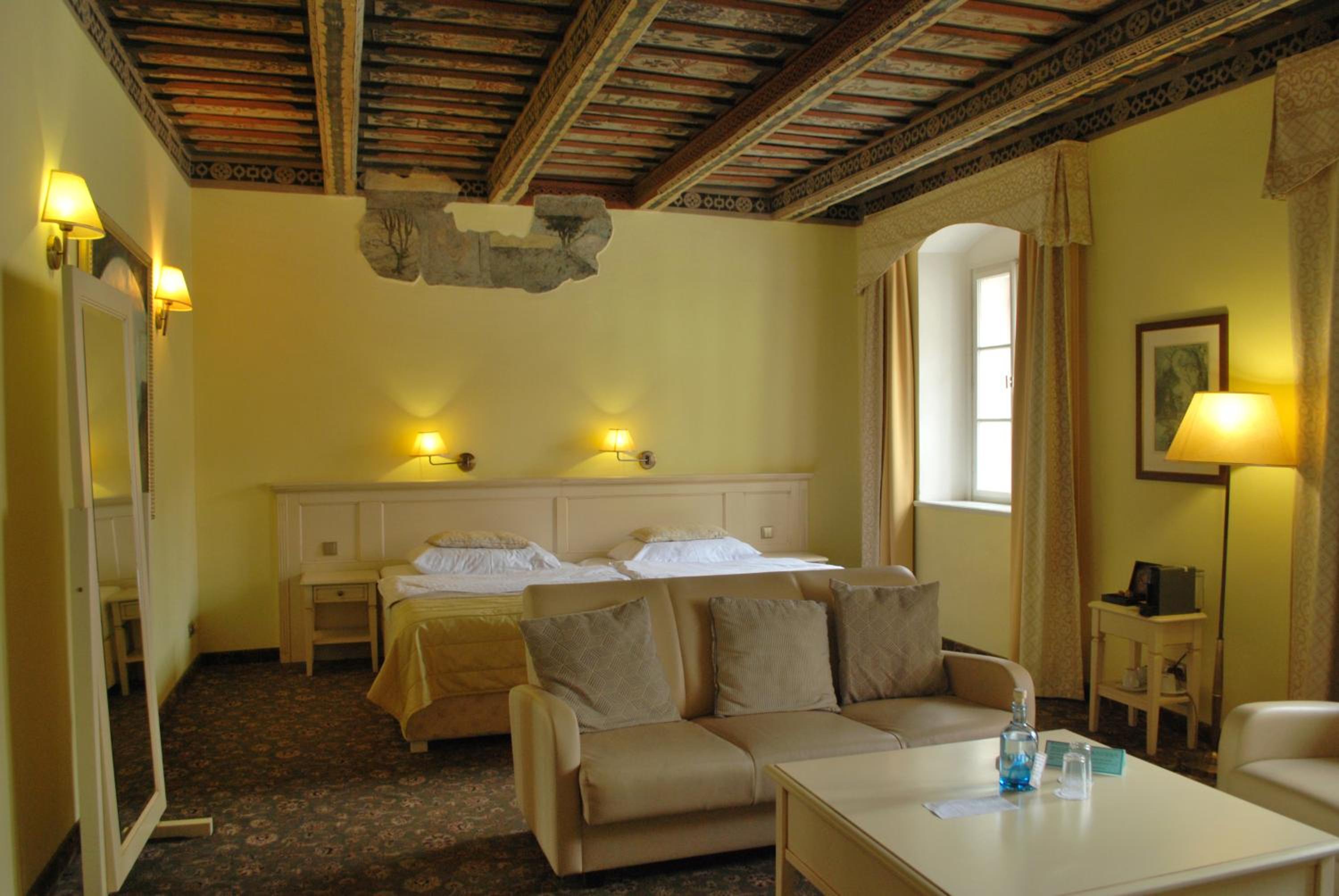 Deluxe Suite with Spa Bath