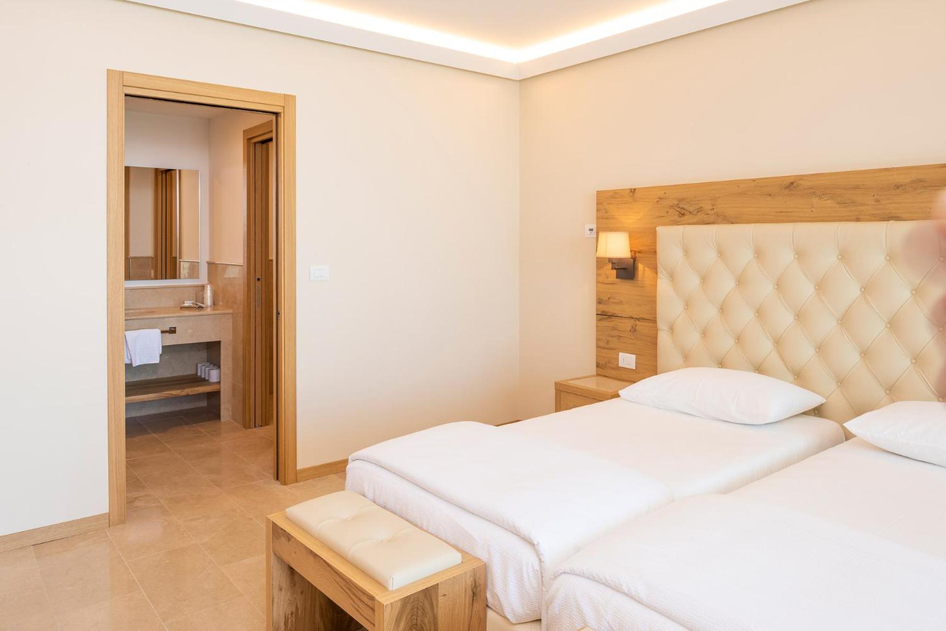 Suite with Infinity Pool