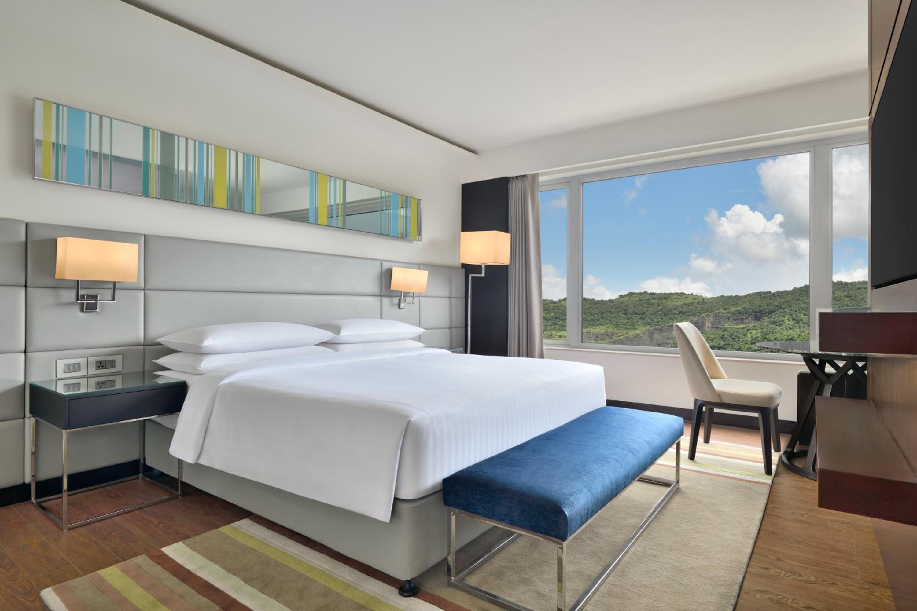 Junior King Suite - Executive Lounge Access