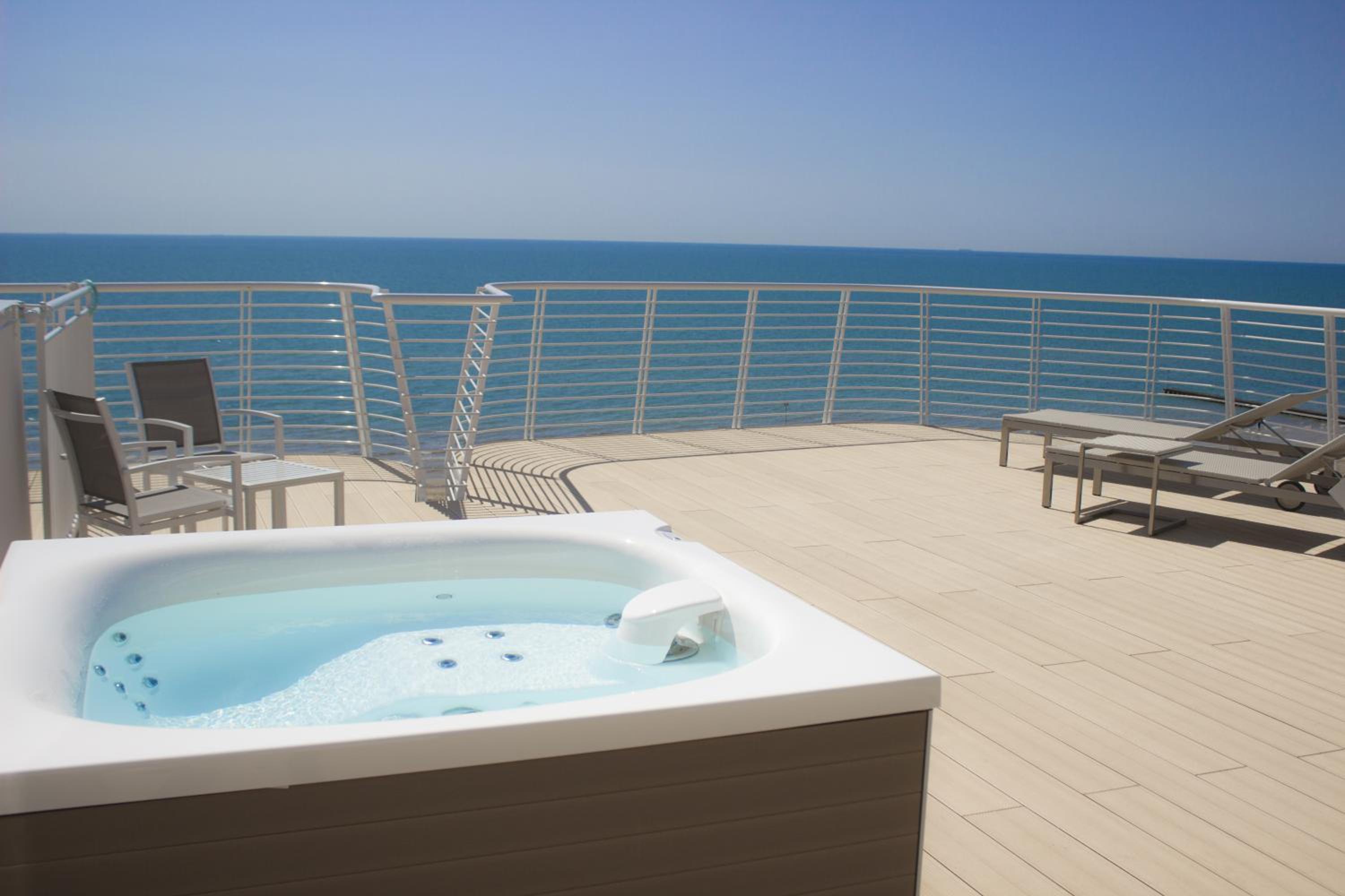 Deluxe Suite with Sea View
