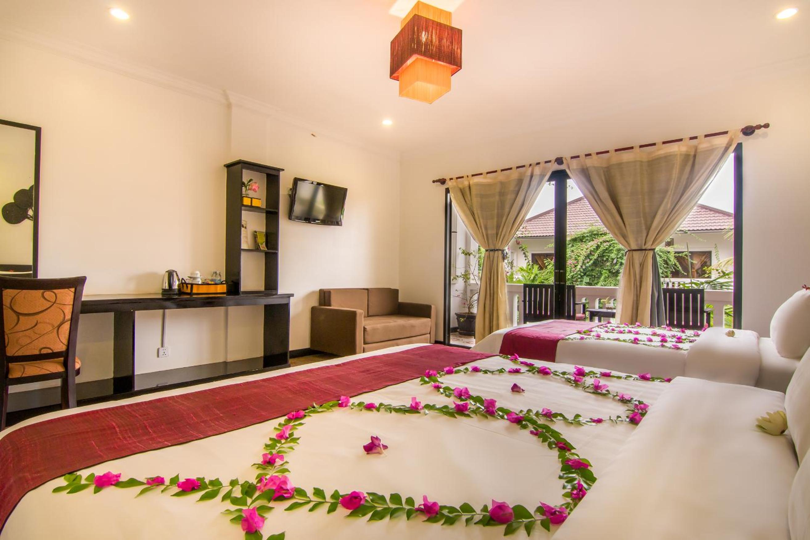 Deluxe Triple Room with Pool View 