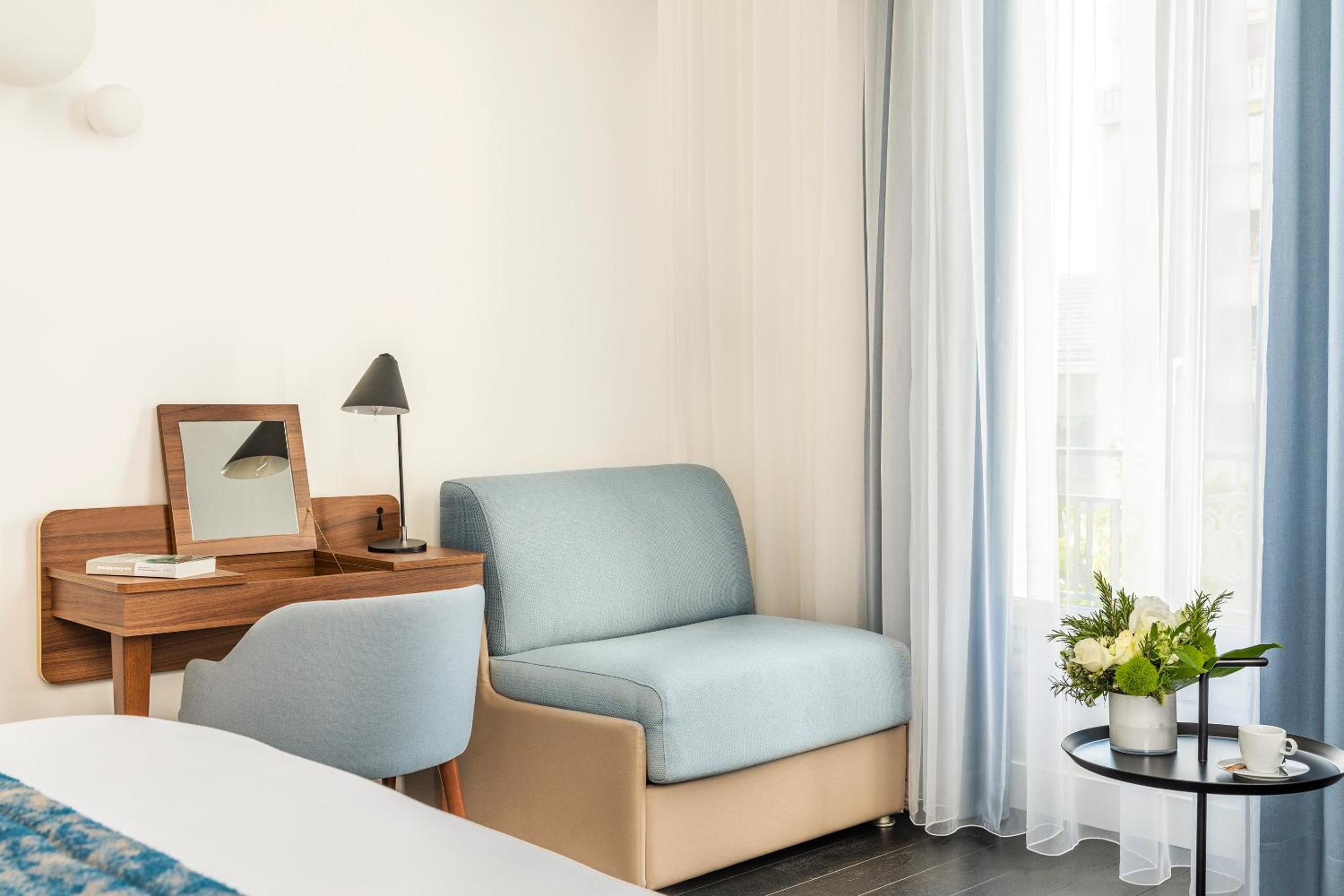 Superior Queen Room with Sofa Bed and Spa Access - Non-Smoking