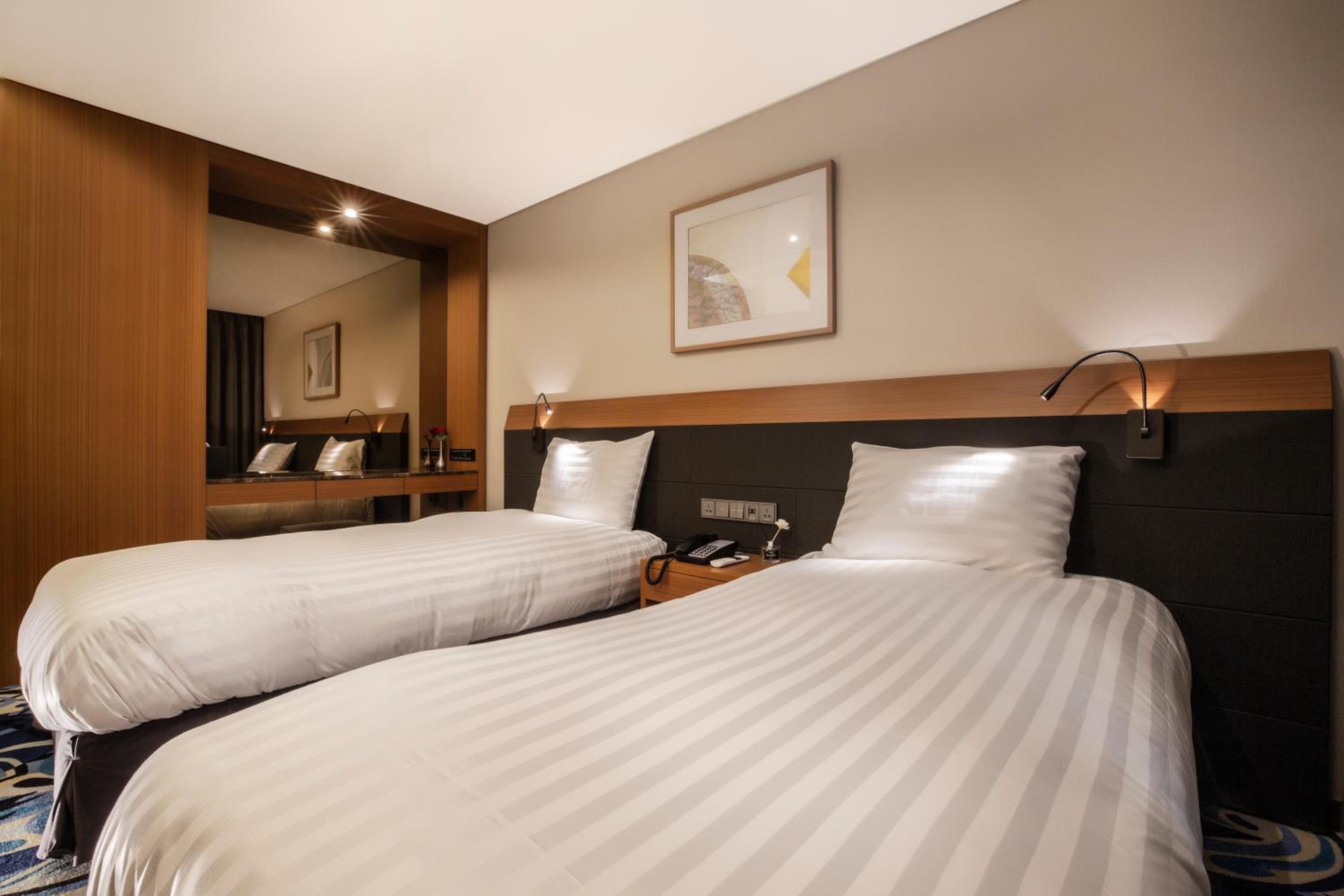 Superior Twin Room with City View