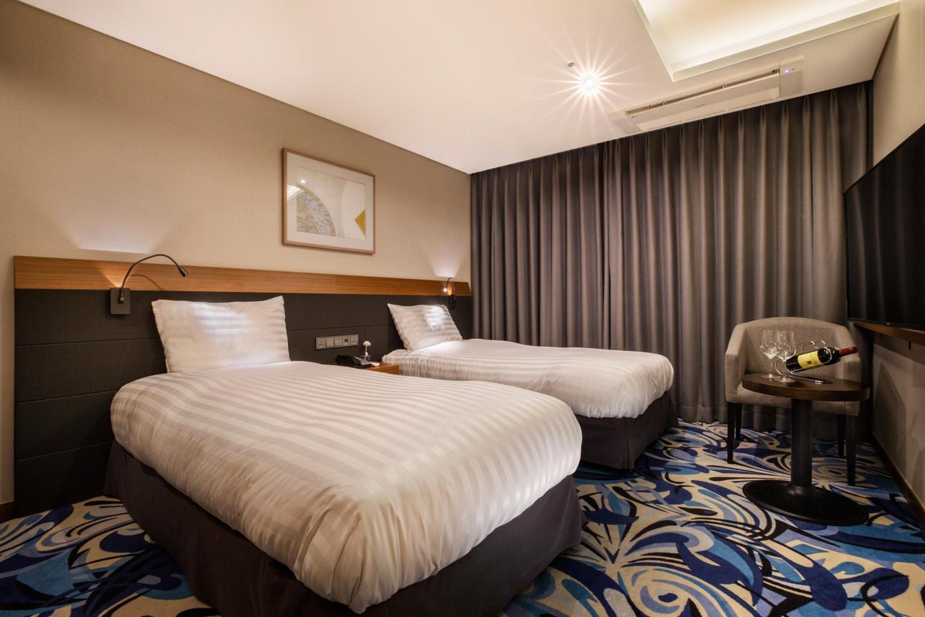 Superior Twin Room with City View