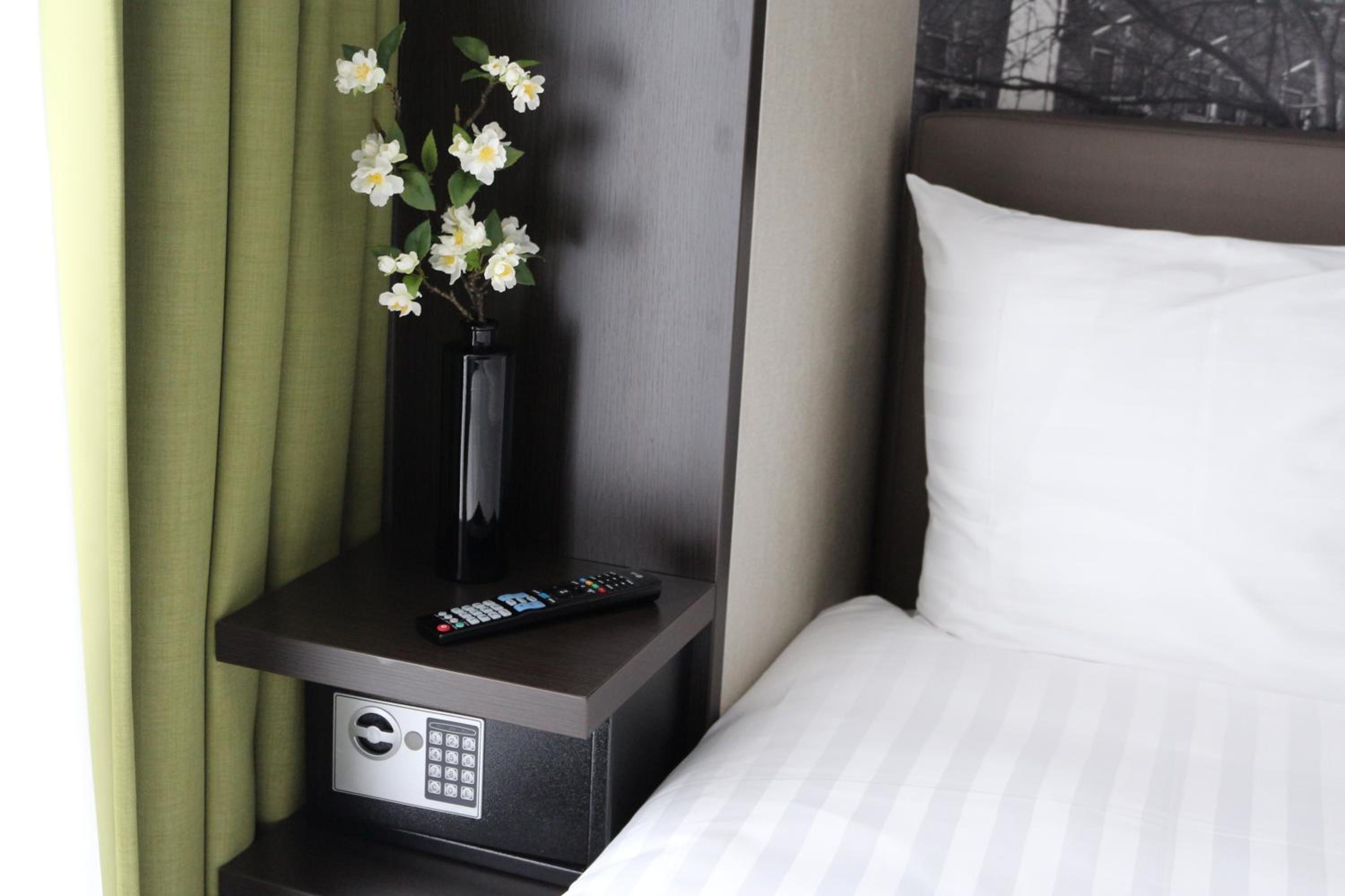 Small Twin/Double Room (9m2)