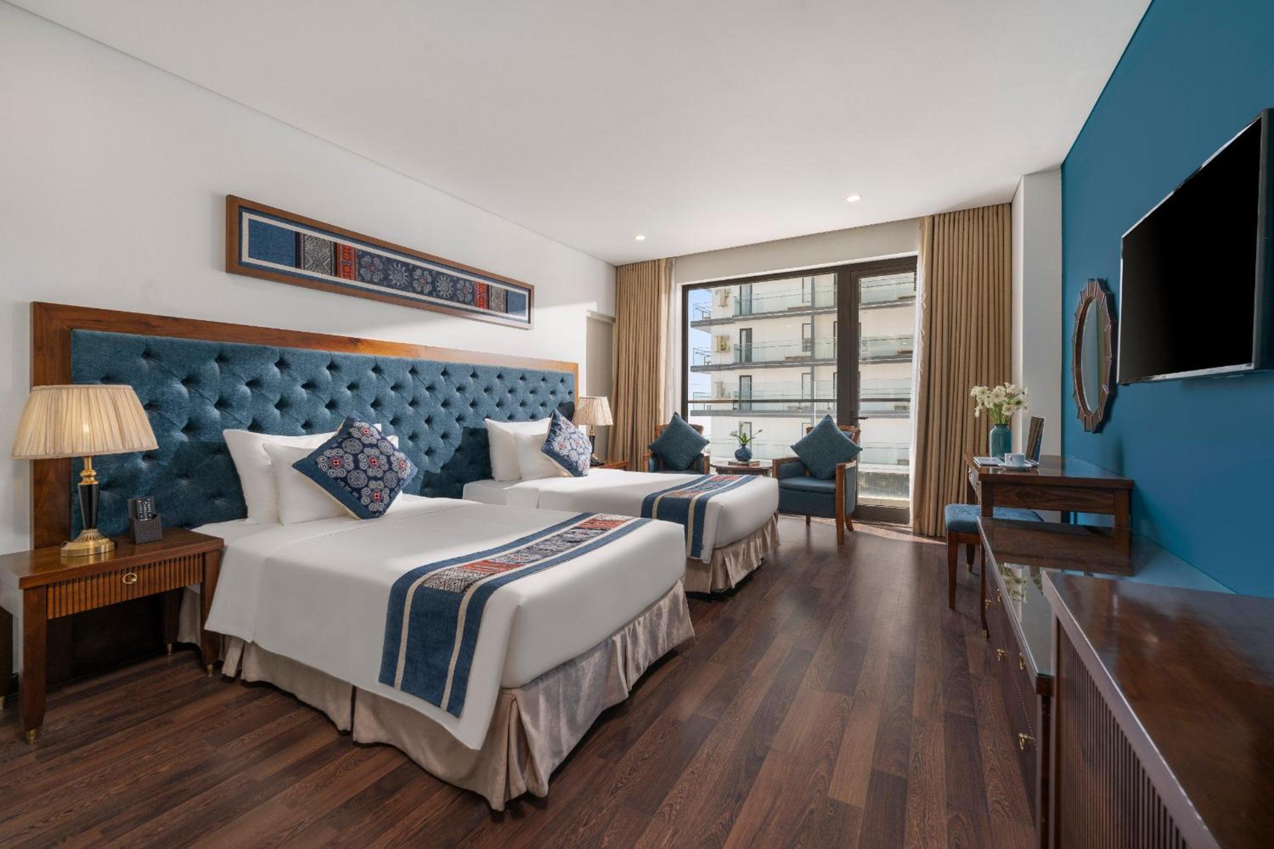 Deluxe Twin Room with balcony and Partial Sea View