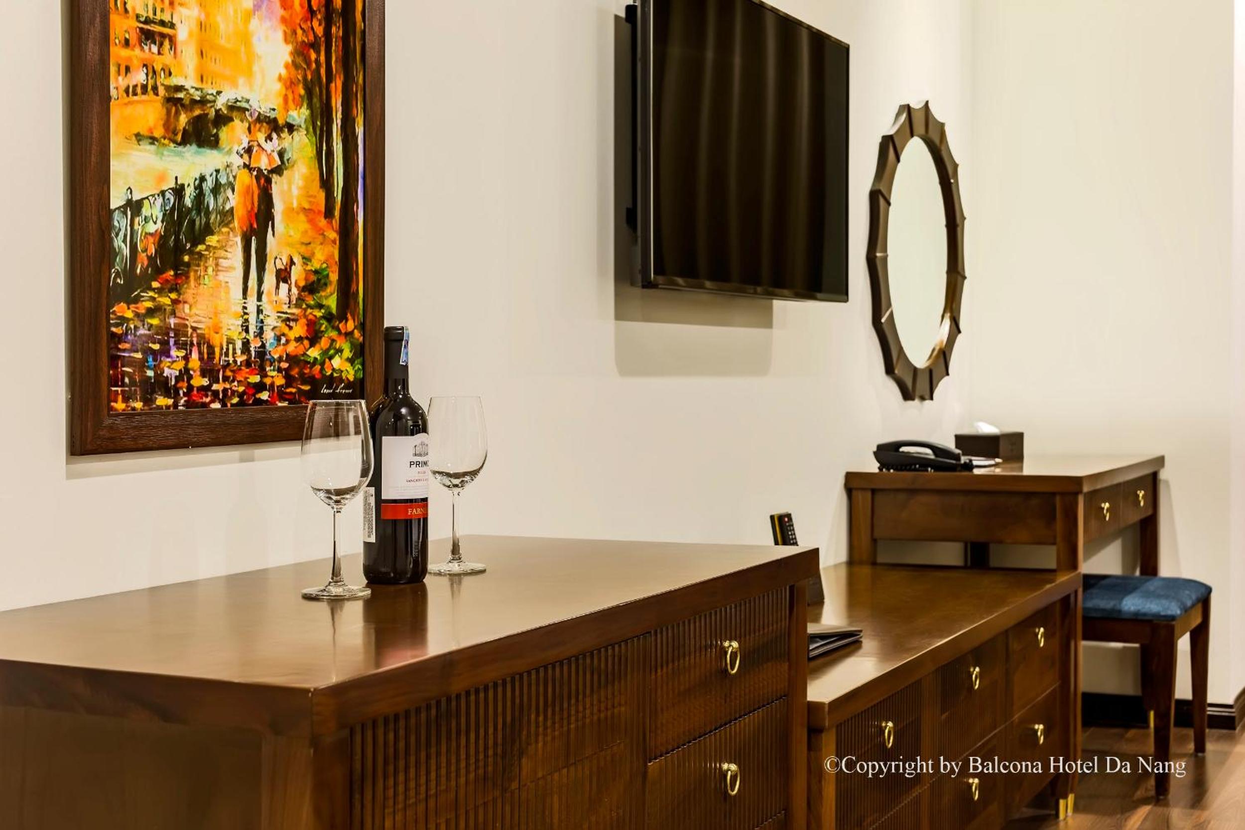 Deluxe Twin Room with balcony and Partial Sea View