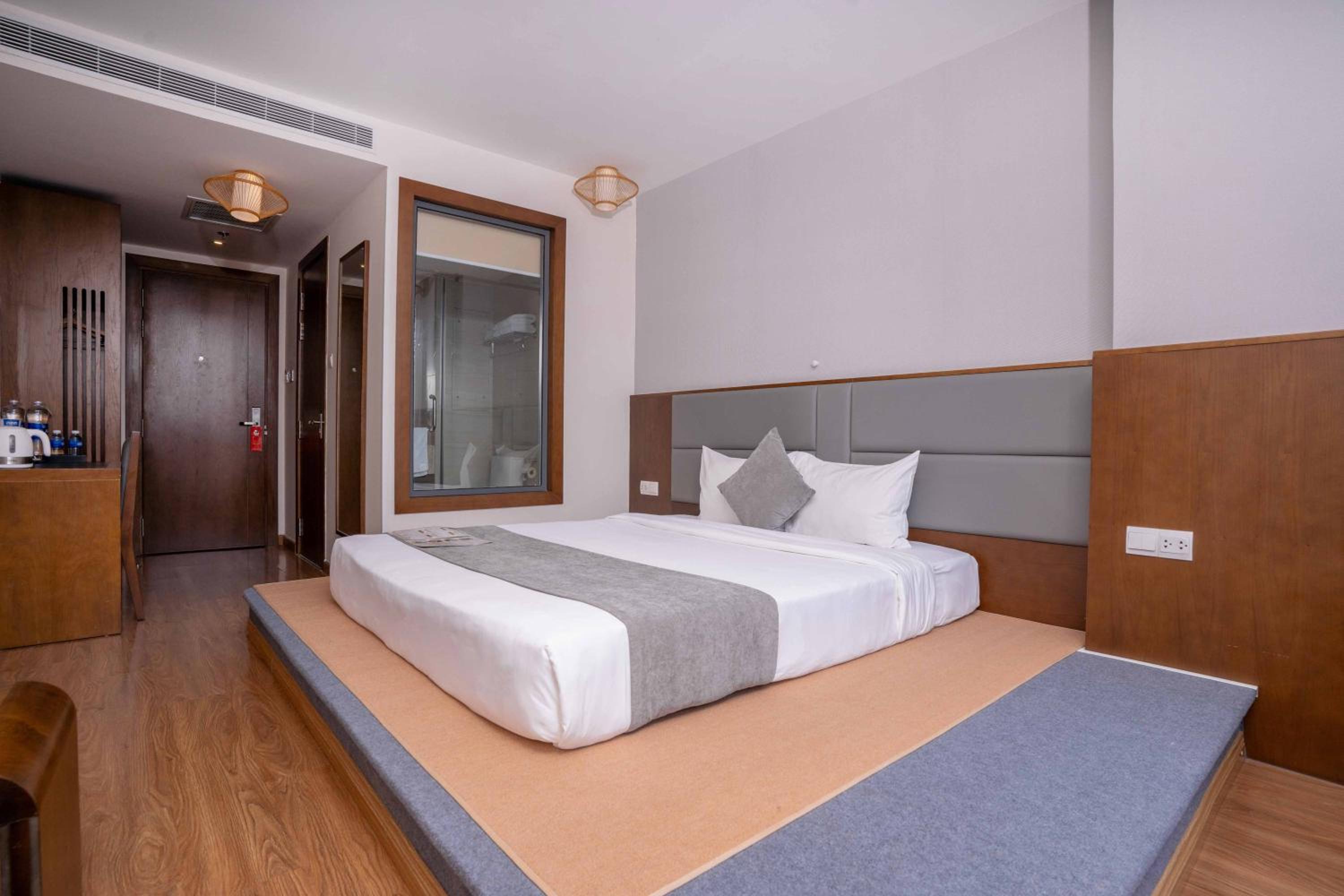 Deluxe Double or Twin Room with City View