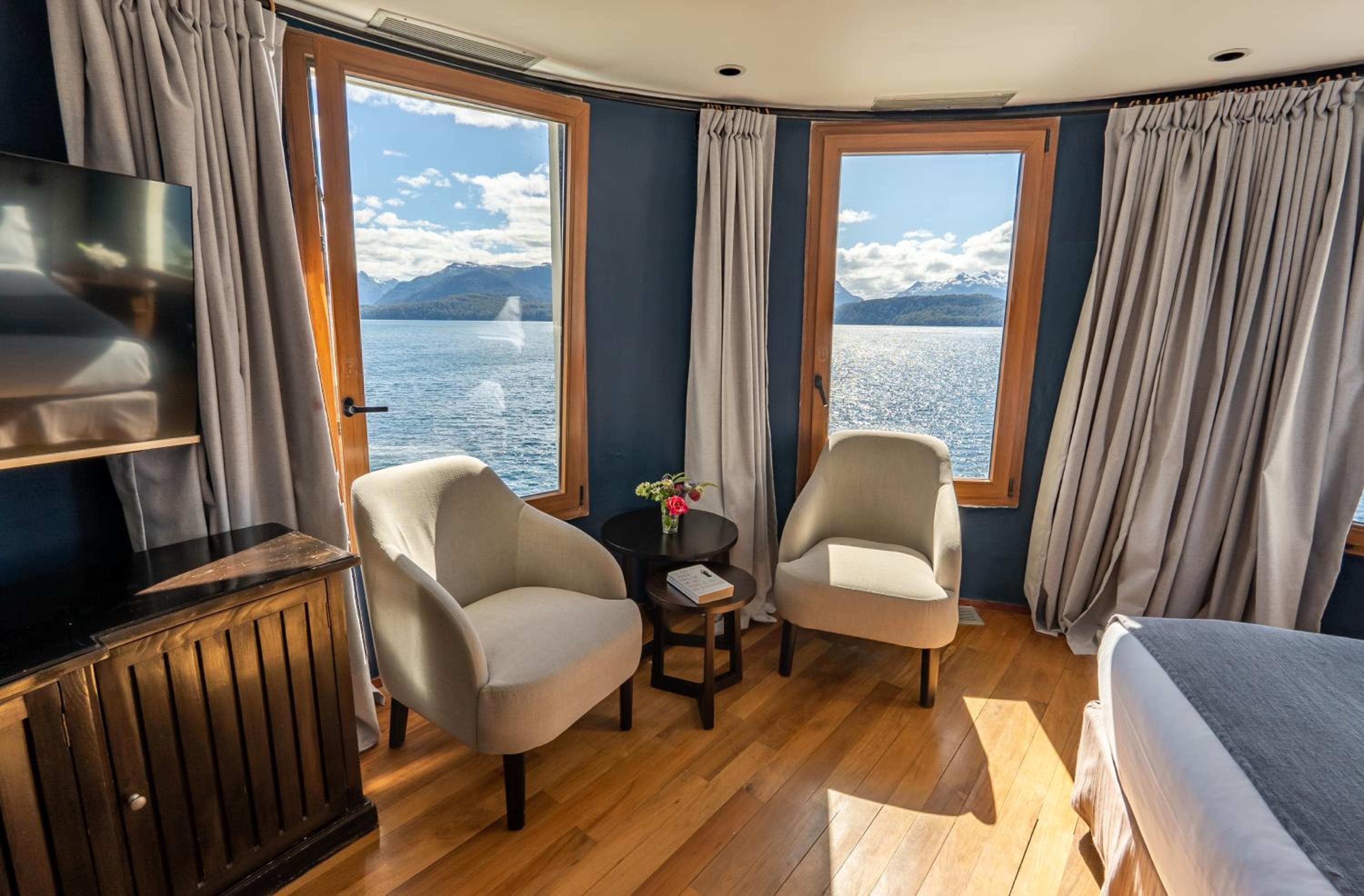 Deluxe Double Room with Lake View
