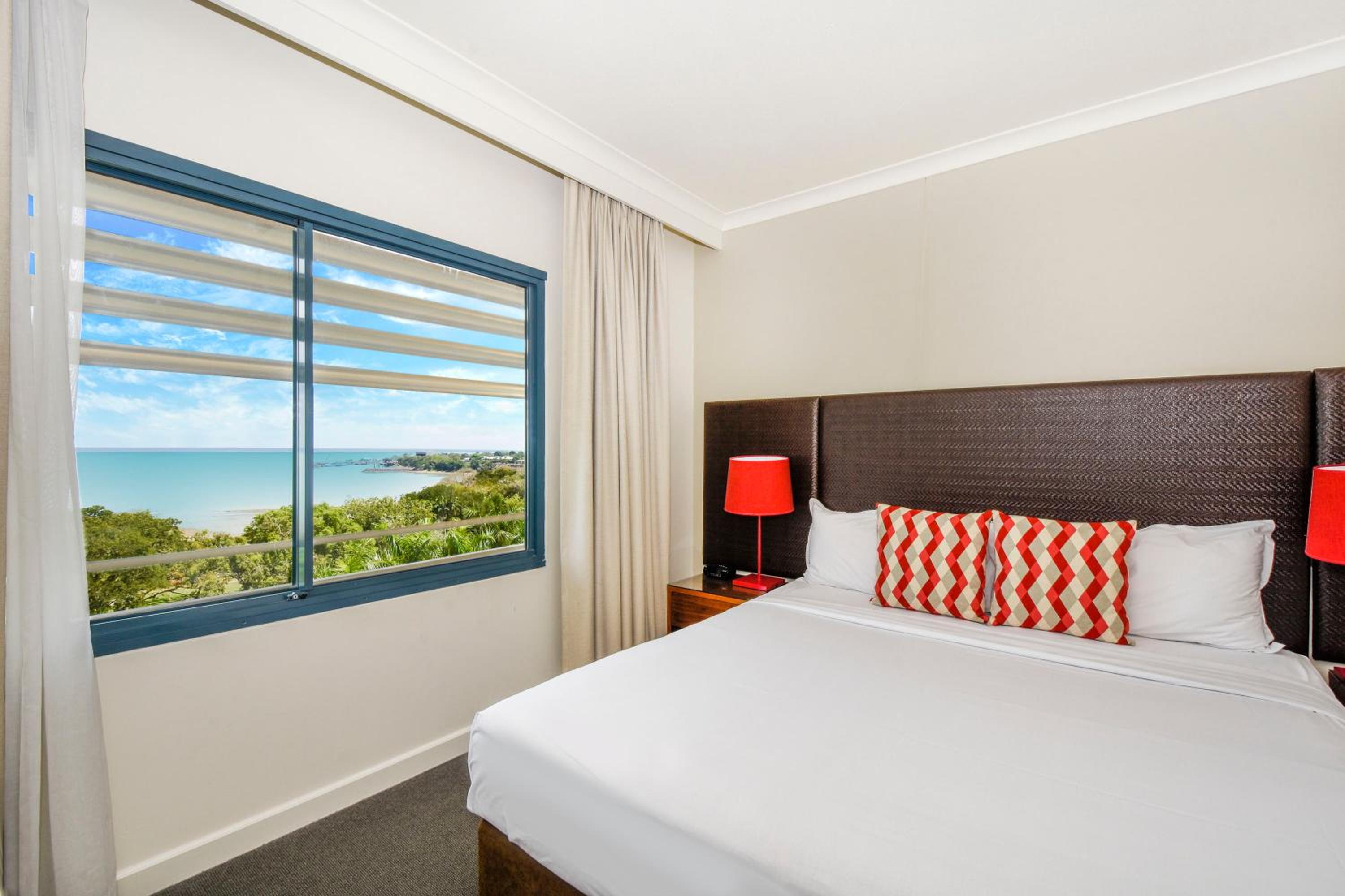 Hotel Room Harbour View - Weekly Housekeeping