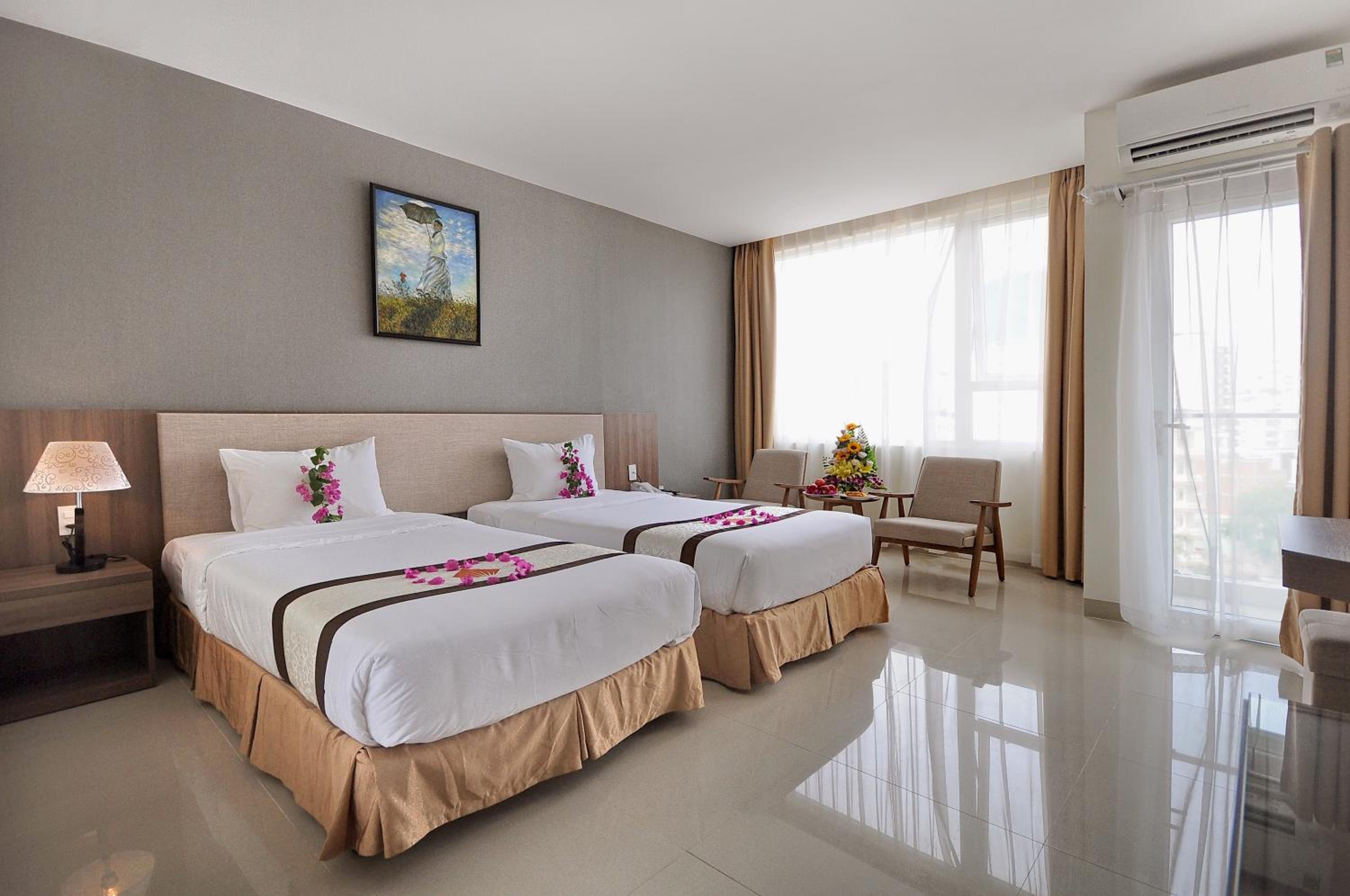 Deluxe Mountain View with Balcony