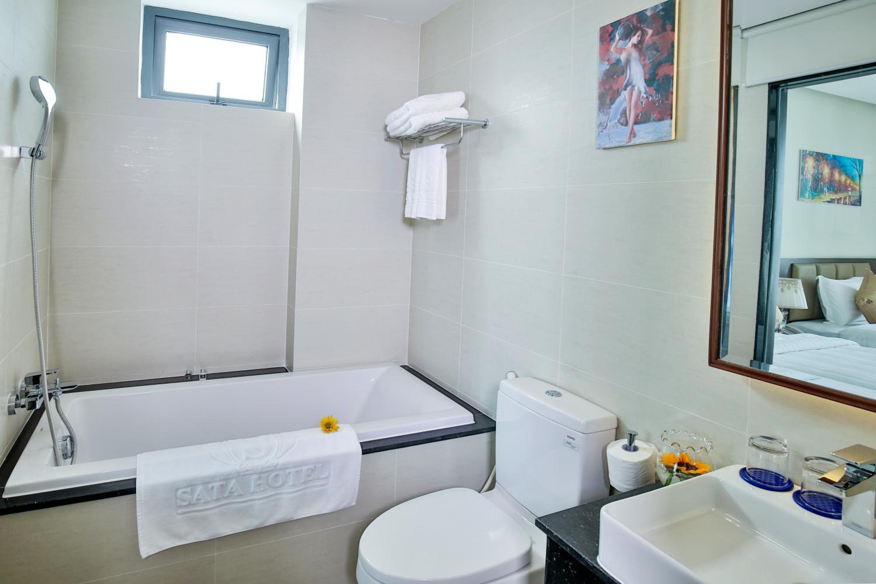 Deluxe Double or Twin Room with City View