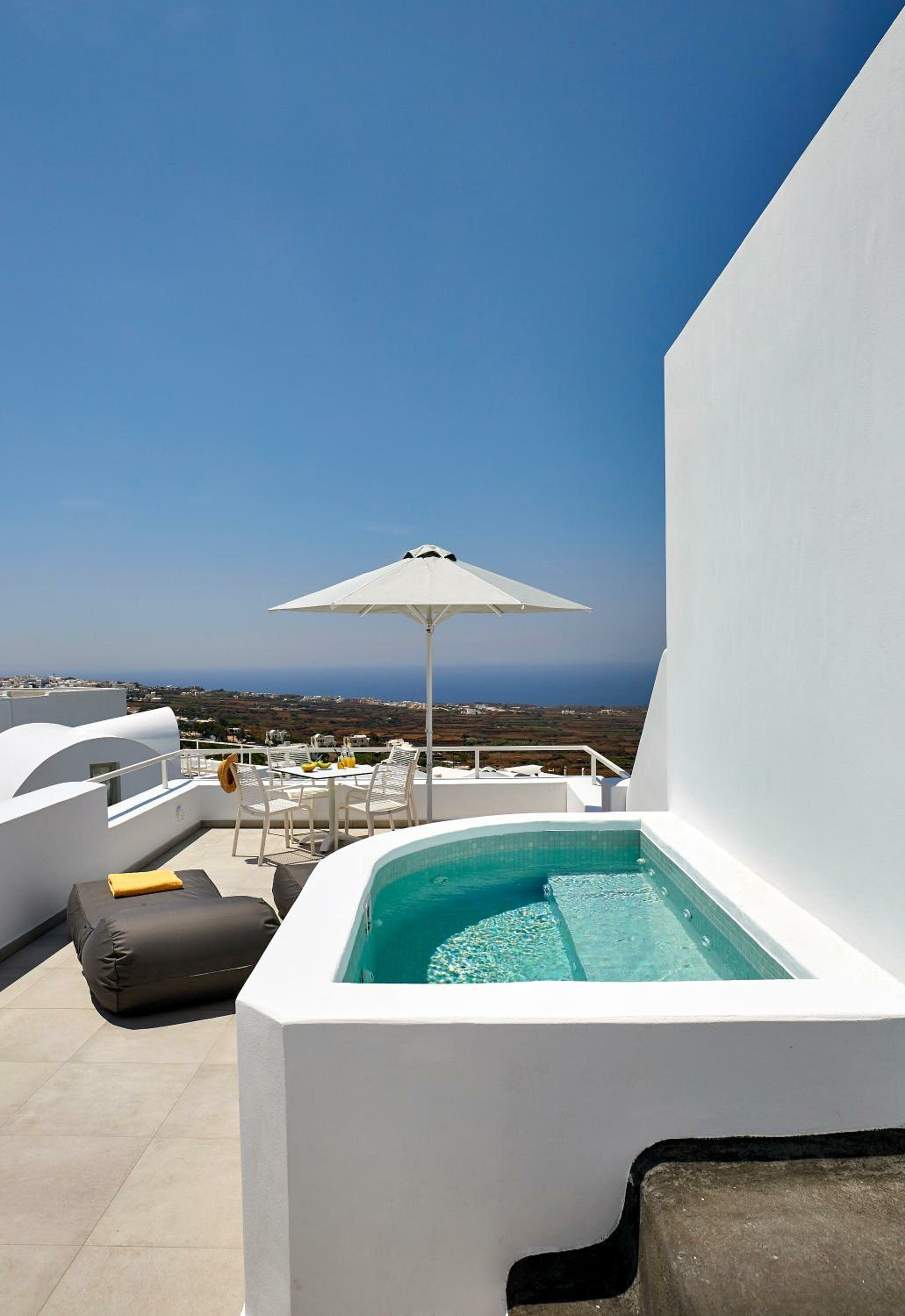 Executive 2BD Suite with Sea View & outdoor Jacuzzi