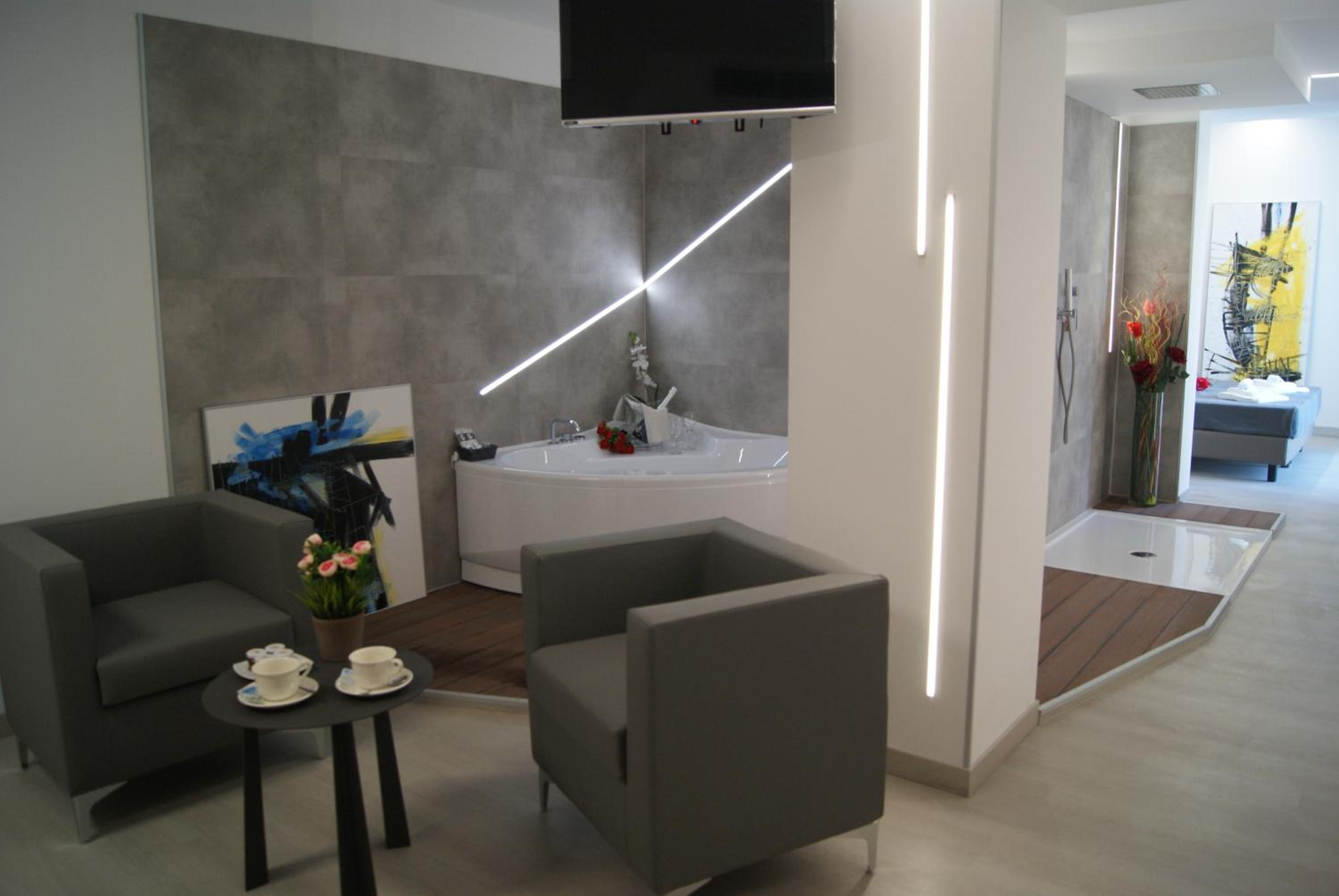 Deluxe Suite with Spa Bath