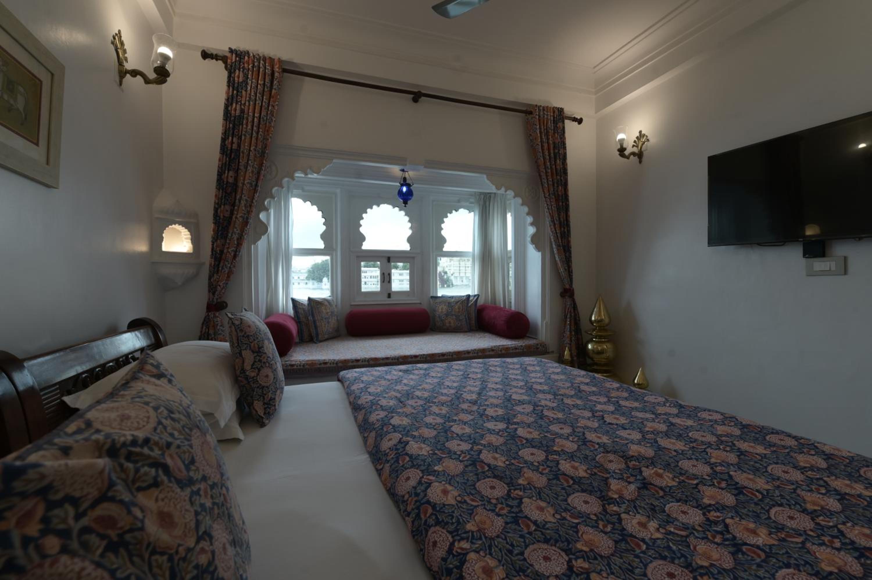 Heritage Room Lake Facing: Avail 15% Discount on all restaurant bills,50% Discount on any spa services (Valid for stay till 30th September 2025) 