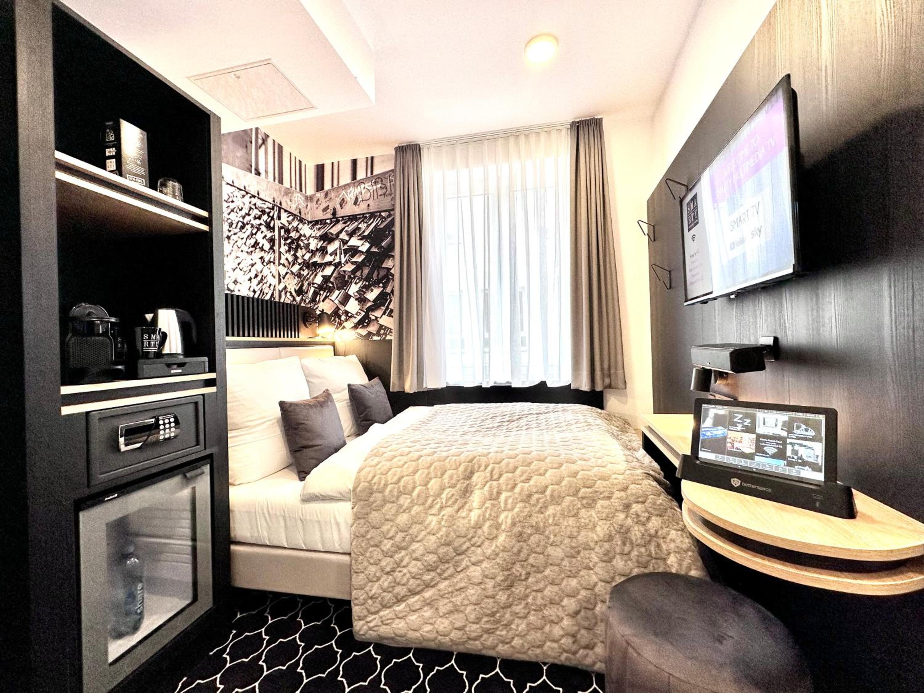 Compact Double Room with Old Town View