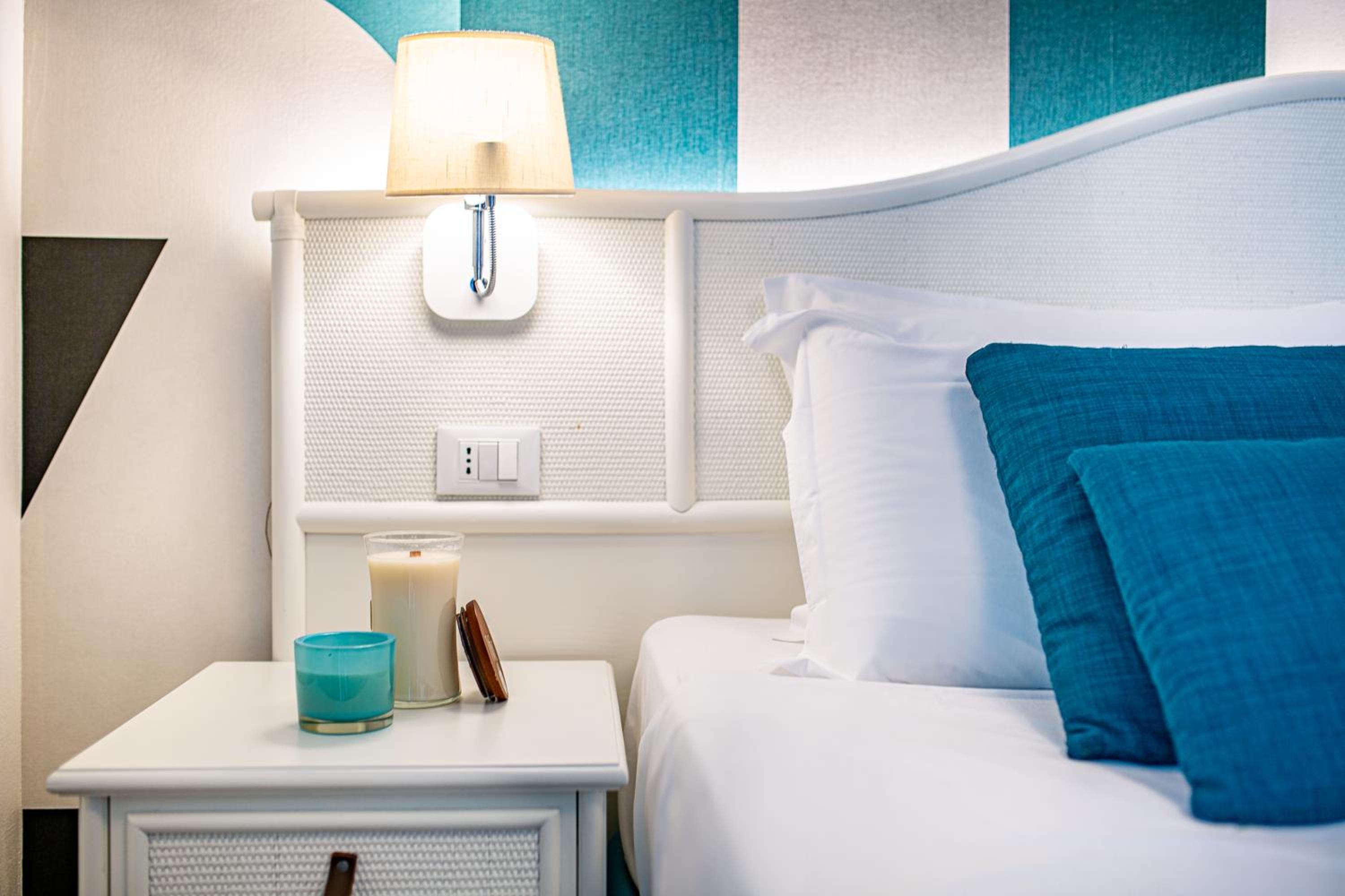 Superior Double Room with Partial Sea View