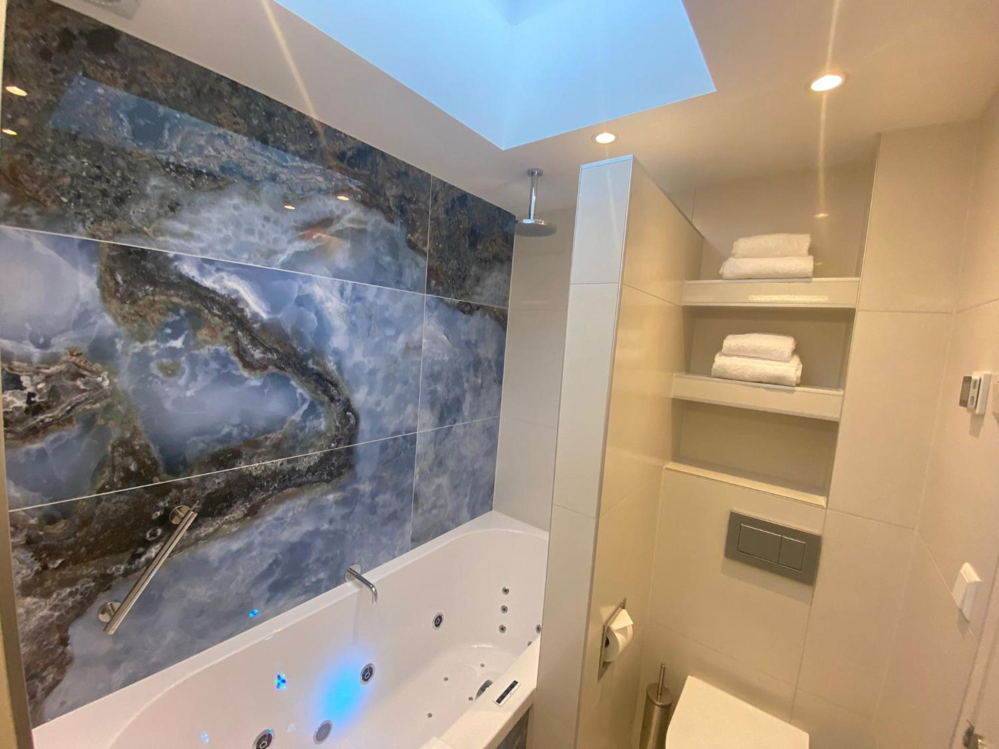 Twin Room with Spa Bath, Balcony and Garden View