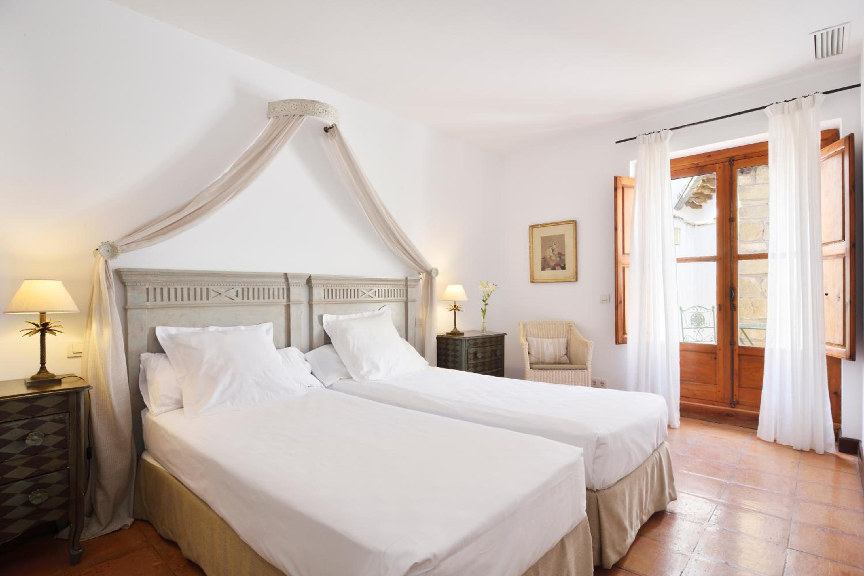 Double Room (2 Adults + 1 Child )