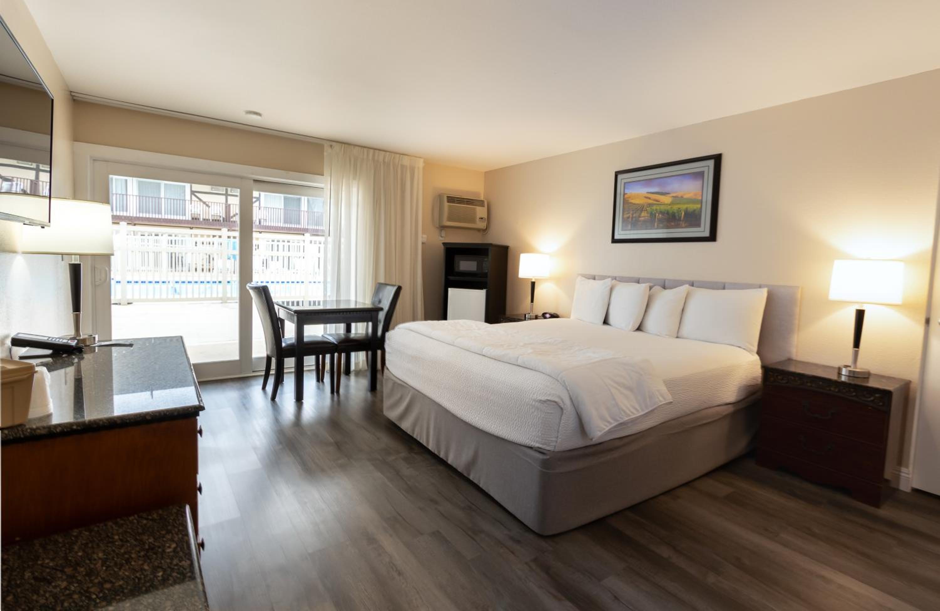Deluxe King Room Downstairs