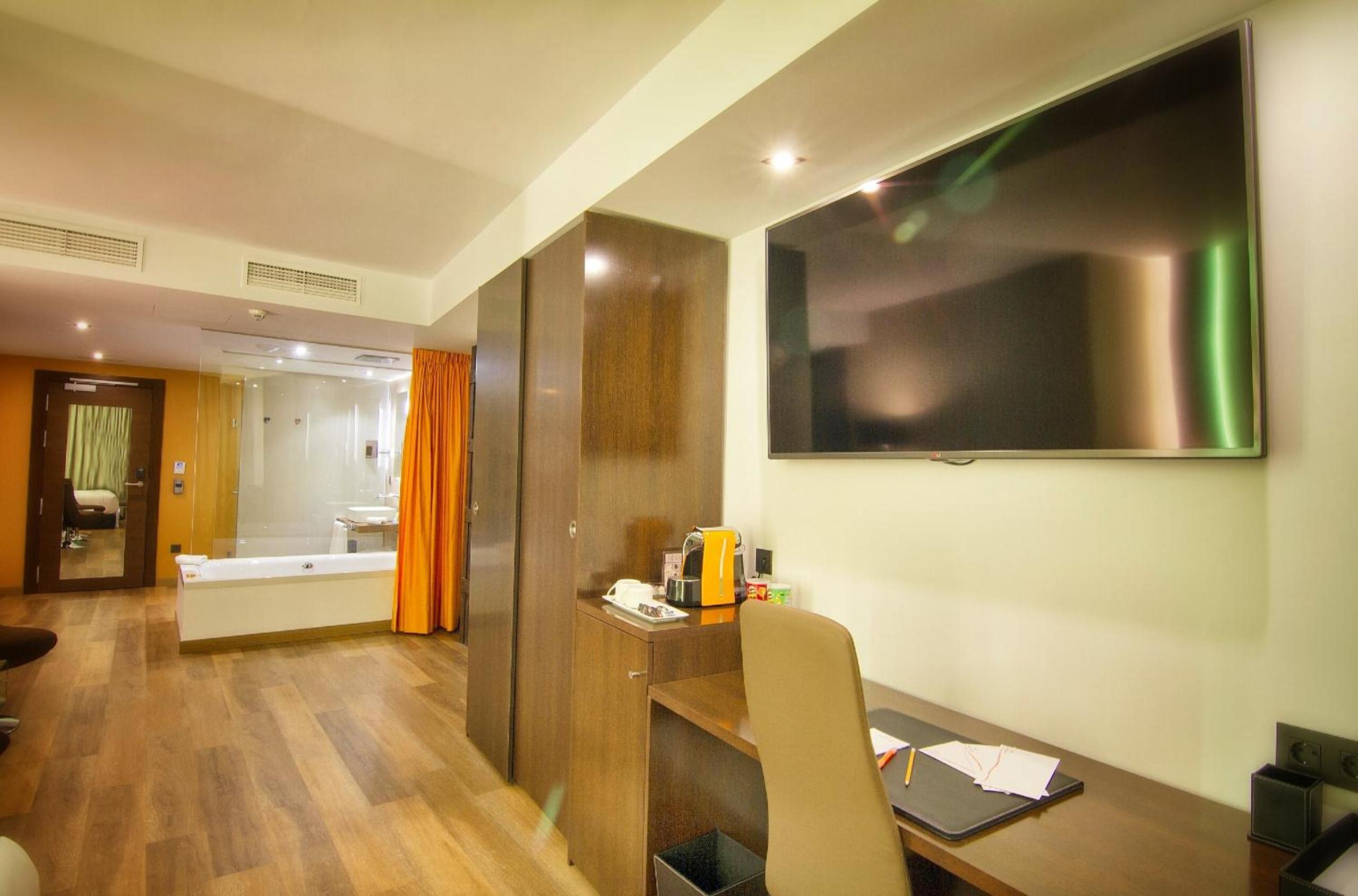 Junior Suite with Hot Tub