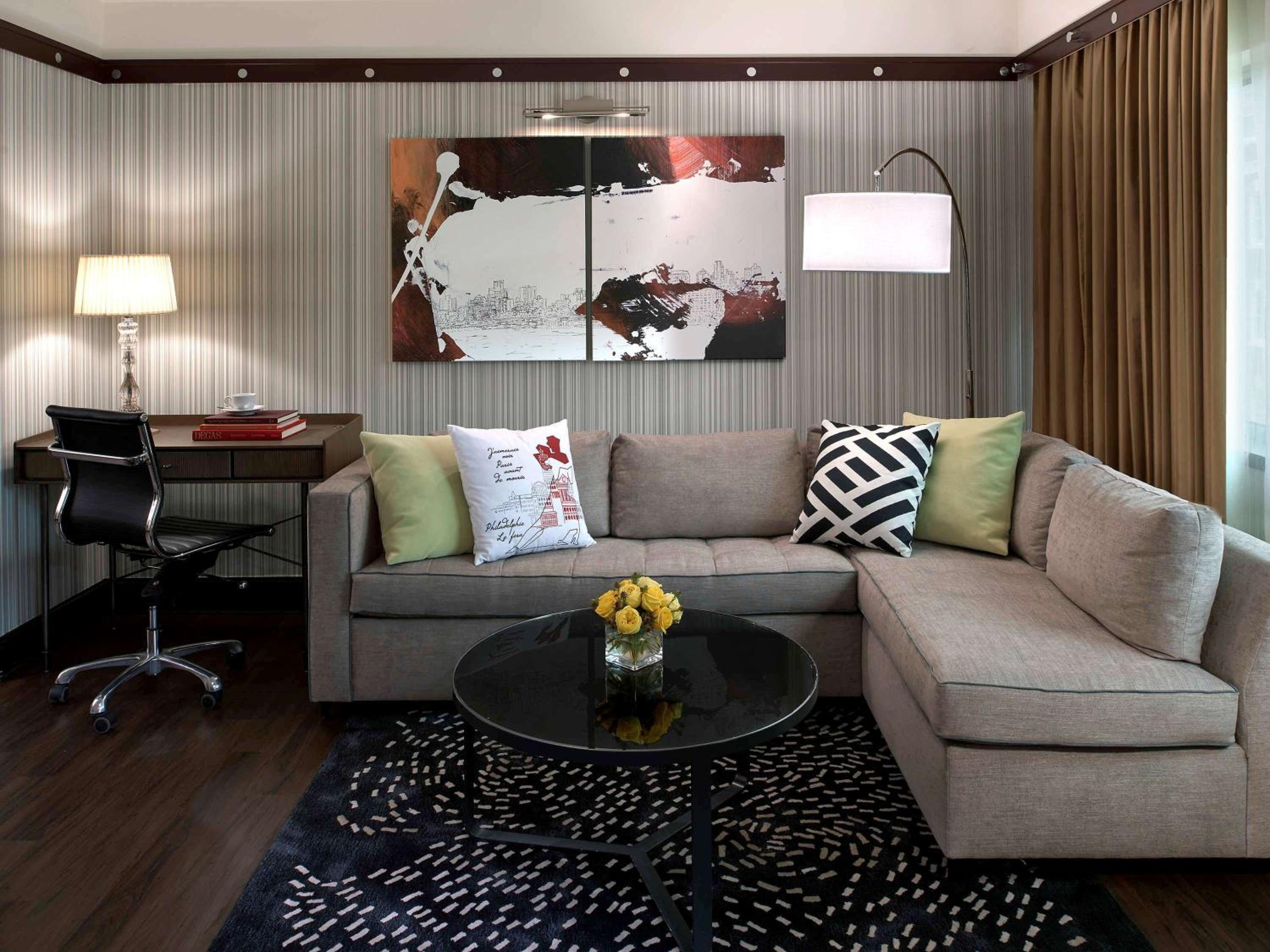 Prestige King Suite - Corner Room