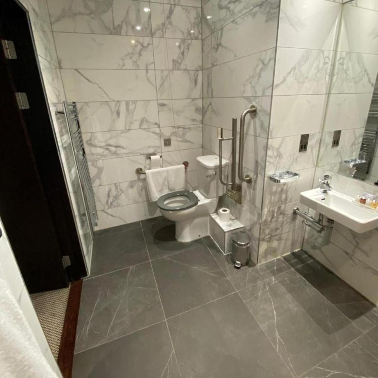 Accessible Room - Deluxe Double or Twin
