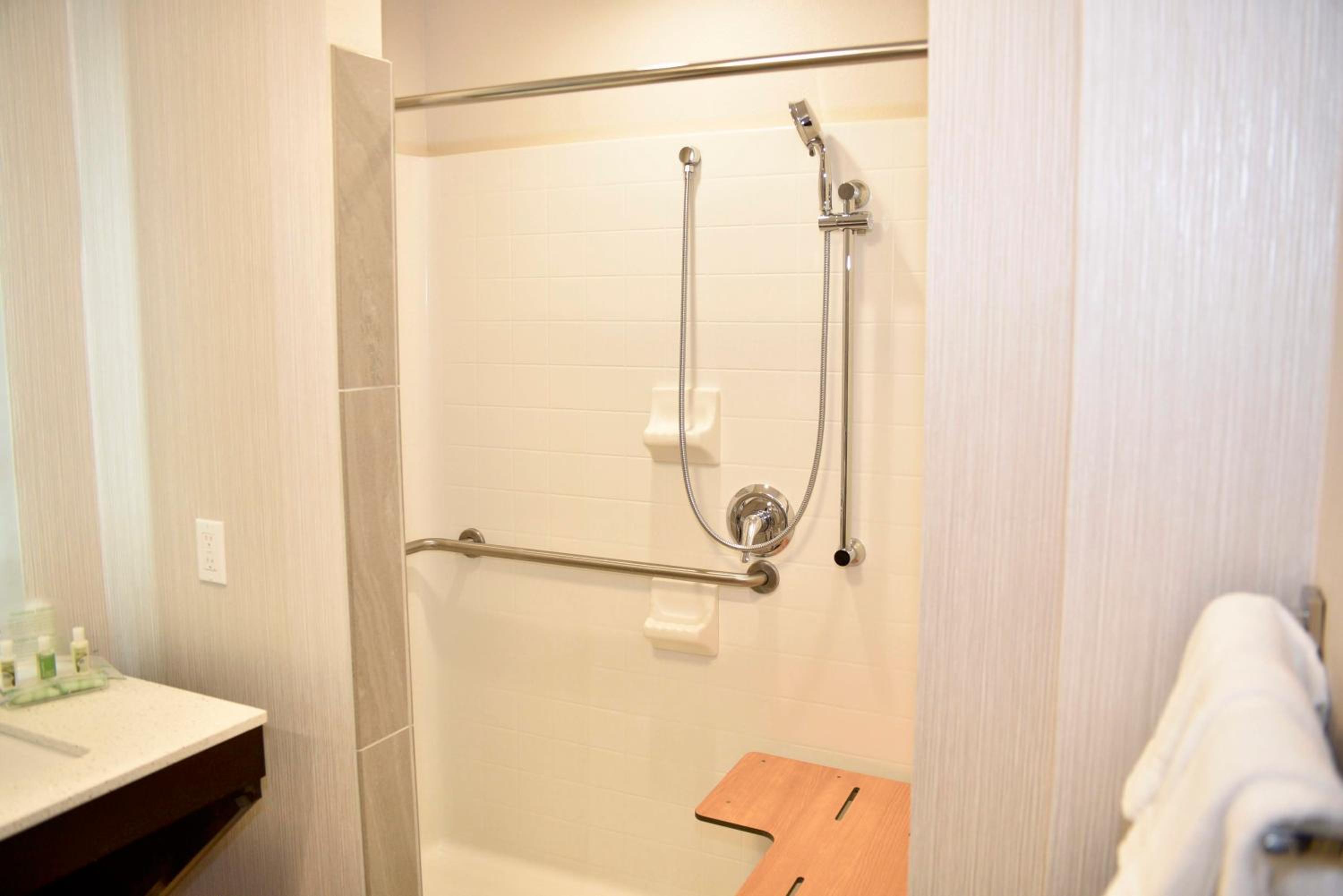 King Suite with Roll-in Shower - Mobility Access