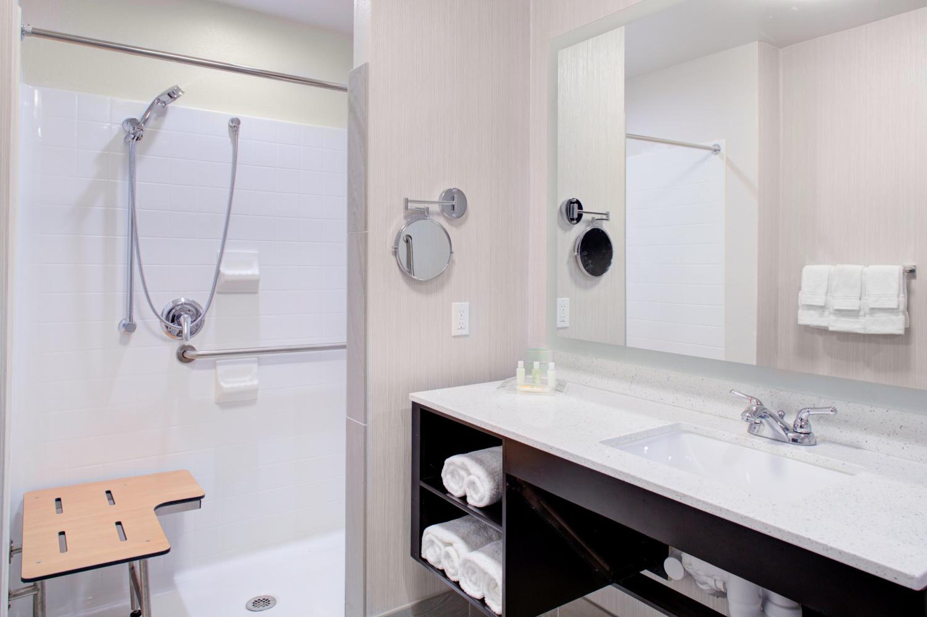 King Suite with Roll-in Shower - Mobility Access