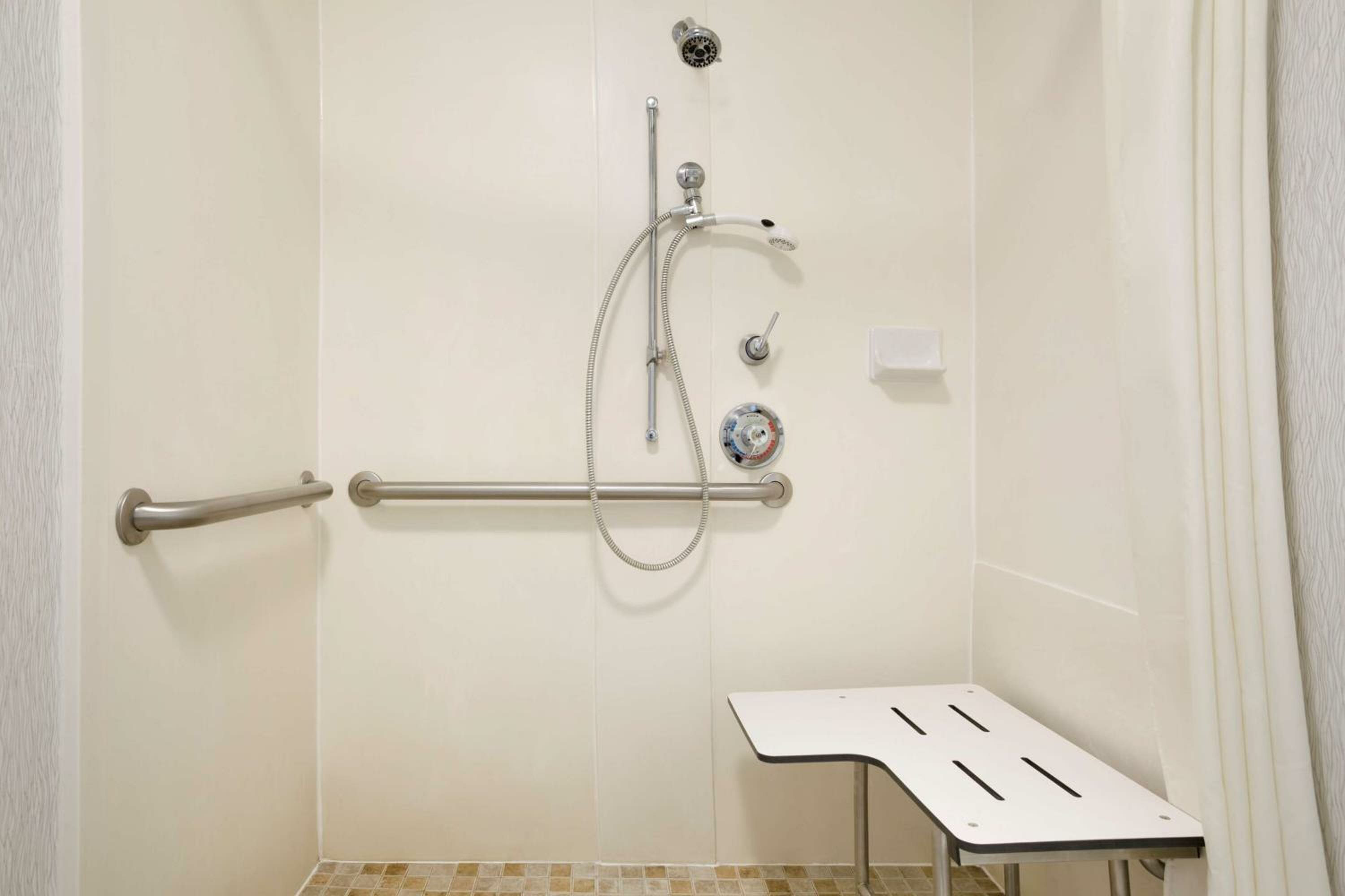 Suite with Two Double Beds and Bath Tub - Mobility and Hearing Access/Non-Smoking