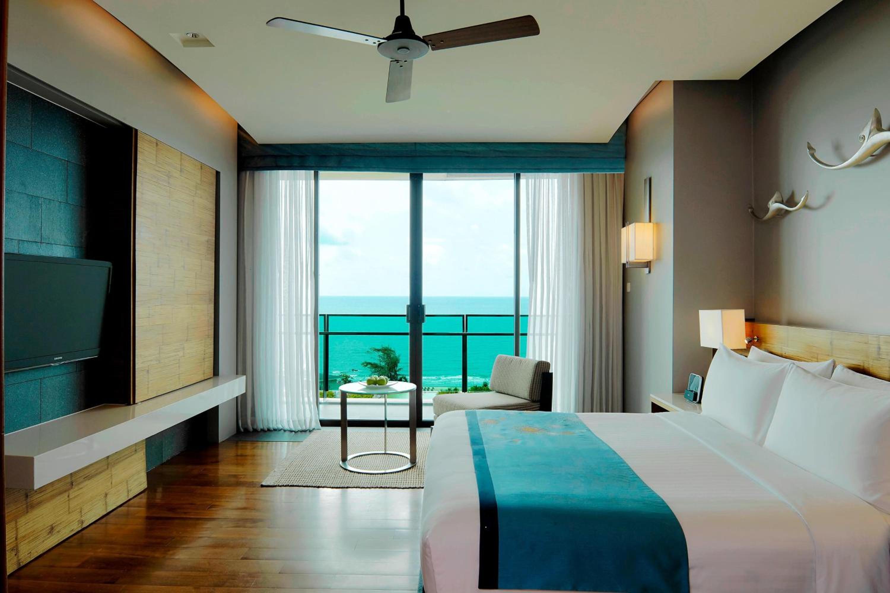 One-Bedroom King Suite with Ocean View