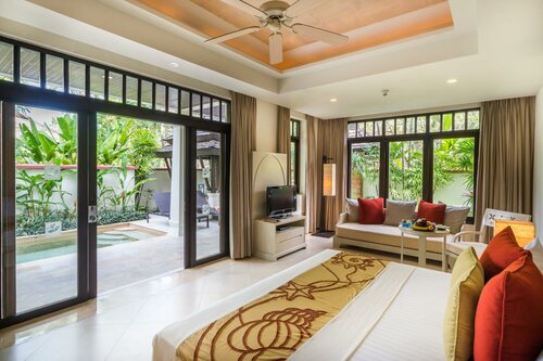 Private Garden Pool в Melati Beach Resort & SPA