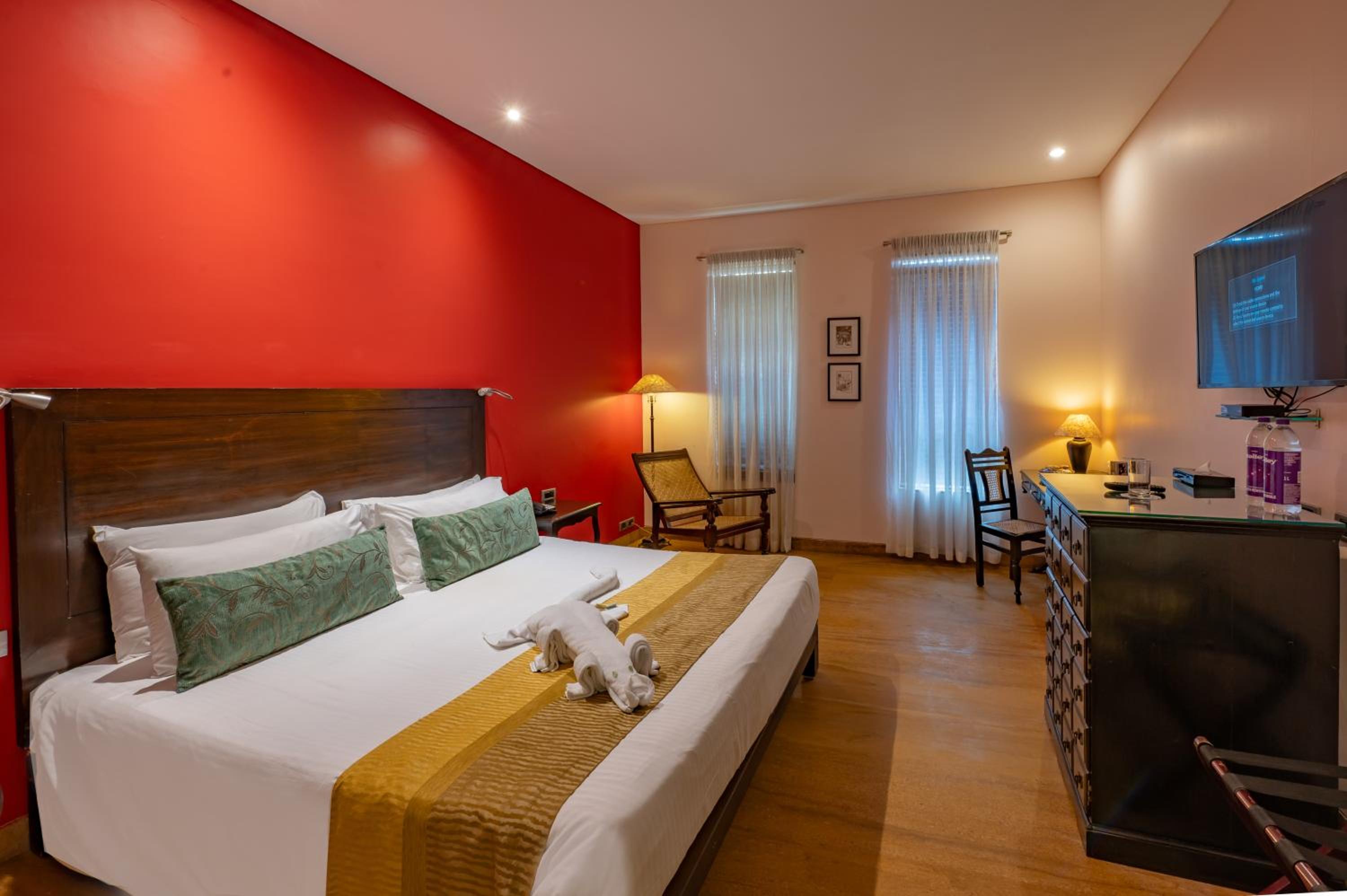 Courtyard Room King Bed with bathtub 