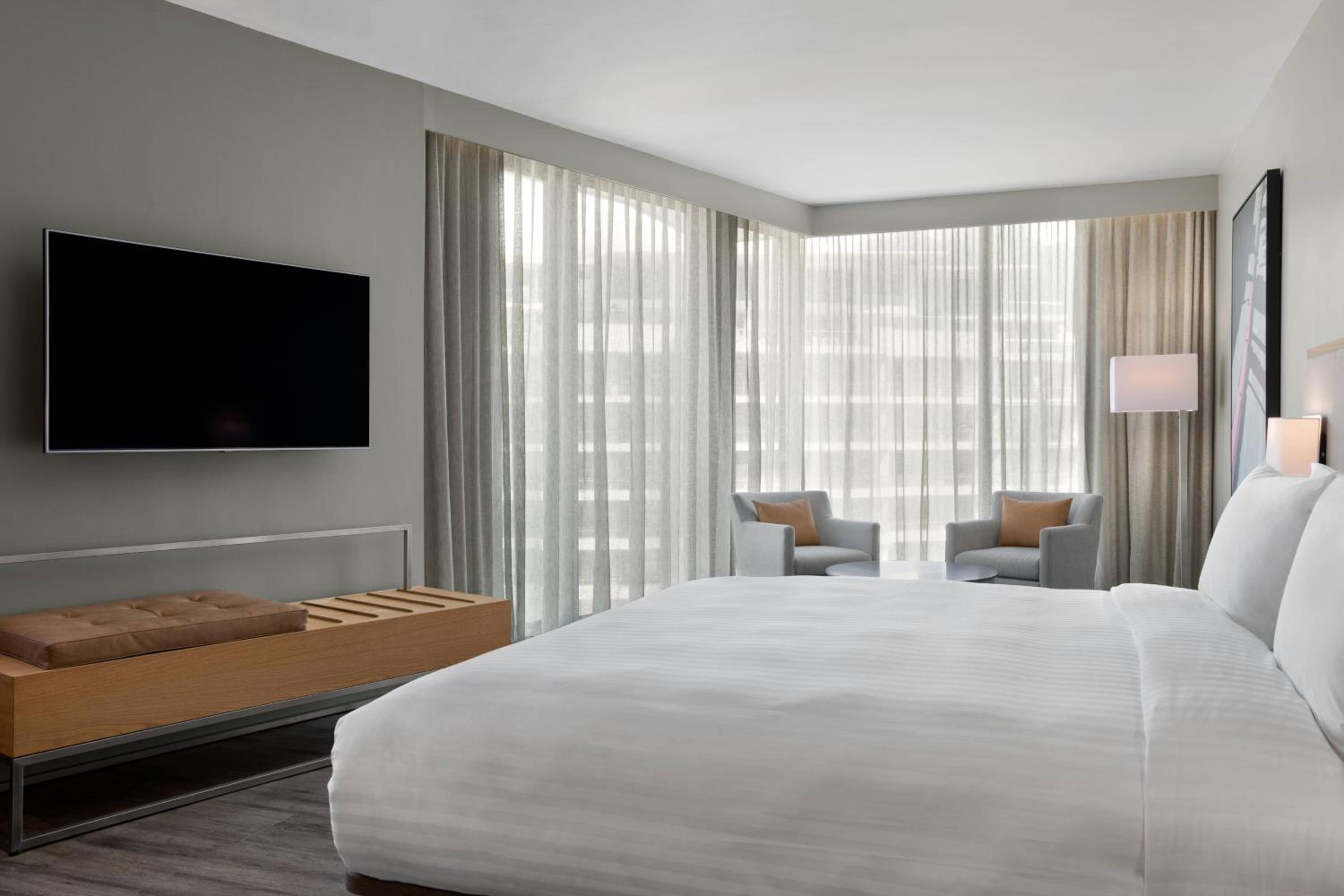 King Suite with Harbor View