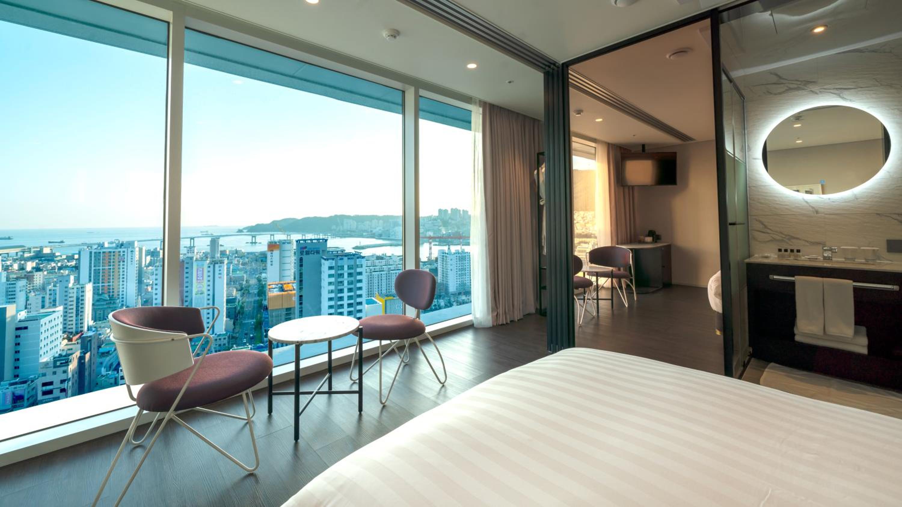 Deluxe Twin Room with Partial Ocean View  